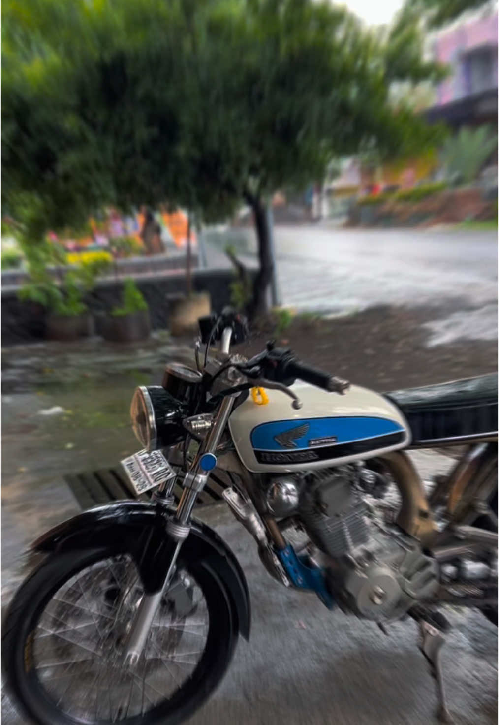 Gerimis mengundang 🥶 #cbindonesia #ragatcb #cbdownsize #cbminimalis #nyebeyuk #cbstdturing #cbjatim #cb125se #cb100 #cbtiktok #hondacb #dailyhonda #