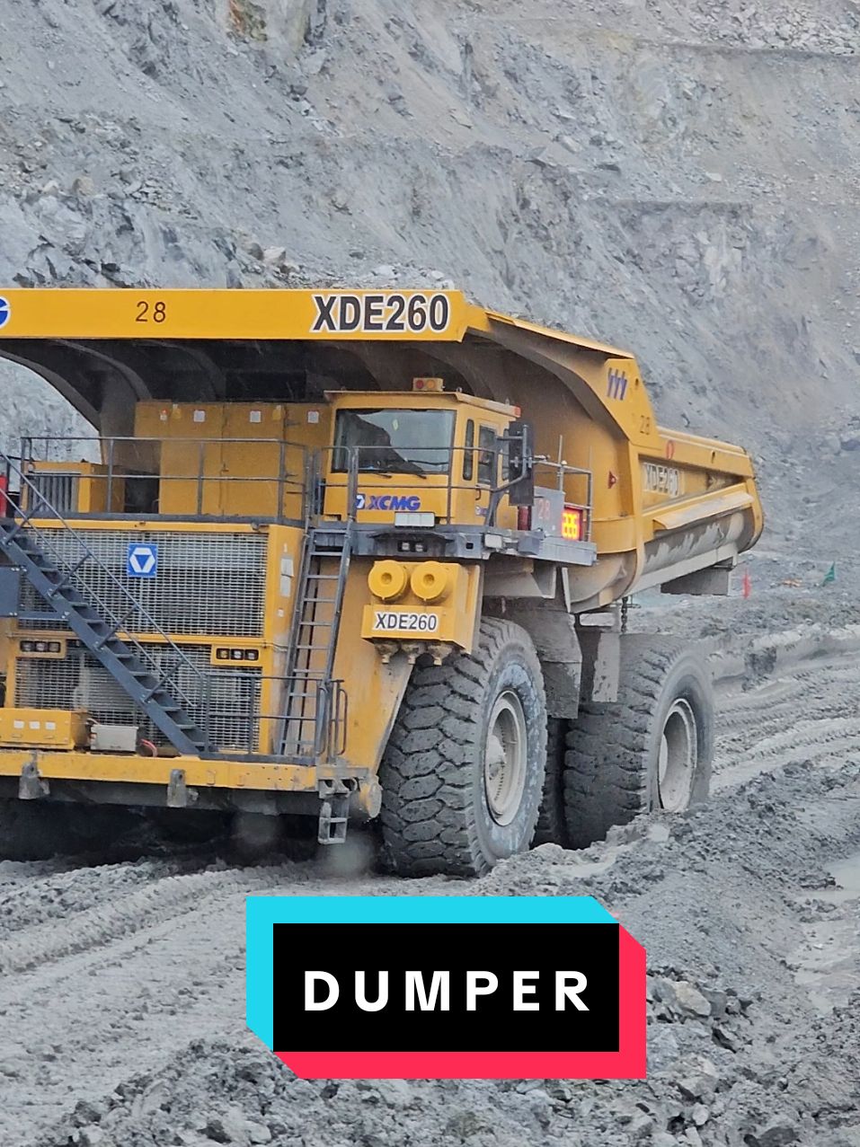 #job #work #bigheavymonster #belaz #dumpertruck #dumper #f #fyp #foryou #foryoupage #v #video #viraltiktok #viral #xde260 #xcmg #belaz #excavator #komatsu #liebherr 