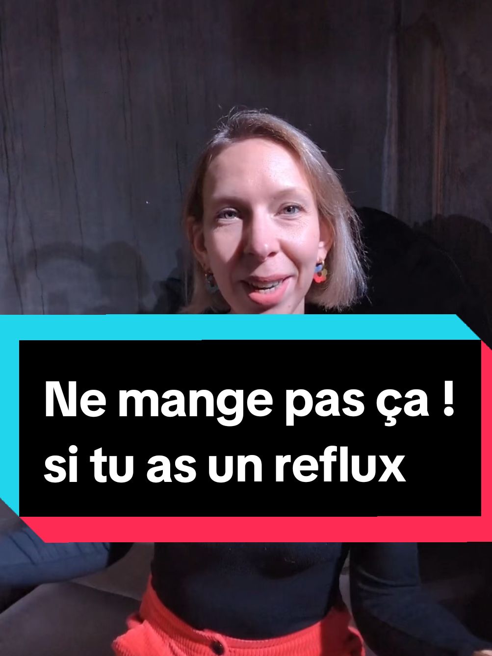 Le reflux, c’est comme un boomerang : il s'éloigne et paf il revient, surtout quand tu as osé manger ces 5 aliments ! 1️⃣ Le chocolat 🍫 : On l’aime, mais lui aime trop relâcher le sphincter, et ce n’est pas une bonne nouvelle. 2️⃣ Les agrumes 🍋 : Orange pressée ou citronnade, leur acidité met ton estomac K.O. 3️⃣ Le café et le thé ☕ : Parfaits pour te réveiller, mais aussi pour réveiller ton reflux. 4️⃣ Les aliments gras et frits 🍟 : Gras = digestion difficile, et bonjour l’acidité qui remonte. 5️⃣ Les épices fortes 🌶️ : Elles ajoutent du feu à ton plat… et à ton œsophage. Je n'ai pas parlé d'alcool qui n'est pas un aliment pour moi ! 🫣😂 Dis-moi en commentaire si selon toi j'ai oublié quelque chose.  Pauline 🔥 #santé #docteur #medecine #gastro #cancer #ibs #gastroenterologie #reflux #RGO #brulures 