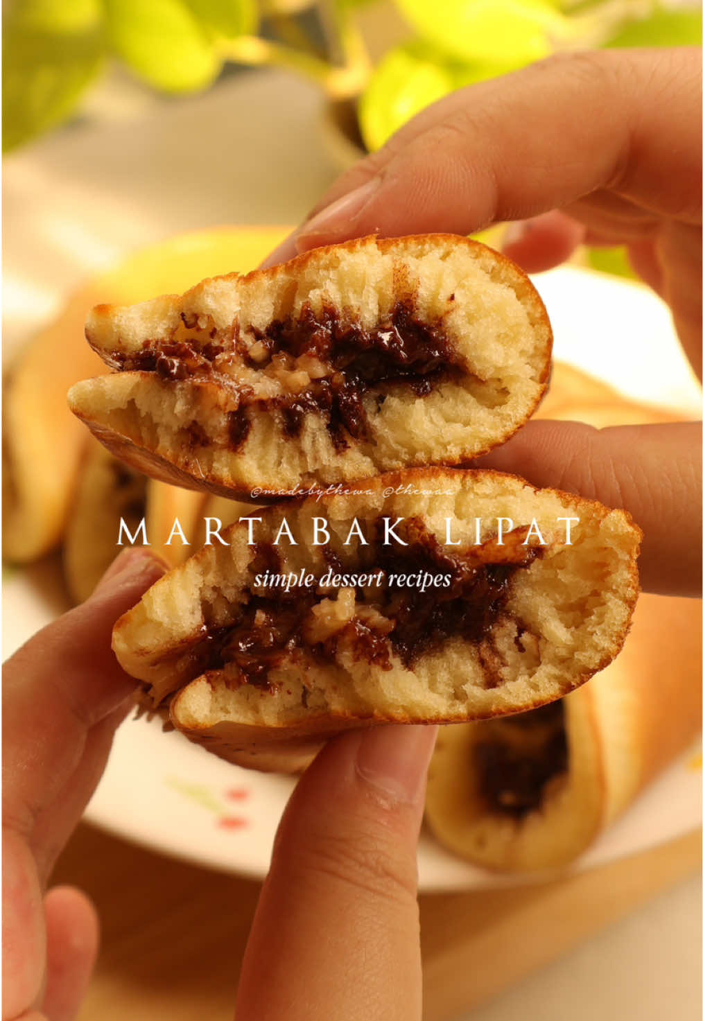 Full recipe in caption <3 Martabak Lipat 🍫🧀🧈 — simple recipes for terangbulan lovers ! INGREDIENTS  - 200gr tepung terigu - 2-3 sdm gula - 1/2 sdt baking soda - 1 sdt baking powder - 1/2 sdt garam - 1 sdm maizena - 1 telur - 240gr susu full cream - 2 sdm minyak - 1/2 sdt vanilla extract - Meses coklat - Keju parut - Susu kental manis Note : Kalian bisa pakai topping sesuai selera kalian yah! ☺️✨ Chopper yang aku pakai : Chopper CH50 @Mitochiba Electronic  - Harga : Rp499.000 - Aksesoris : 4 Mata Pisau & Pengocok Telur dan Krim Mengolah bumbu dengan halus, mencincang daging sampai halus, mengocok telur dengan sempurna, Mencincang Sayuran. - Kapasitas : 0.7 L - Daya : 300Watt - Warna : Rose gold, Purple, Green, Black, Pink - Garansi Resmi 1 Tahun. — #mitochiba #mitochibachopperch50 #martabak #terangbulan #martabaklipat #resepmartabak  #dessert #dessert #desserts #dessertideas #aesthetic #homecooking #homecook #homecooked #cook #cooking #lazyrecipe #Recipe #EasyRecipes #EasyRecipe #resepsimple #resepmasakan #resepmudah #reseplezat #easyrecipesathome