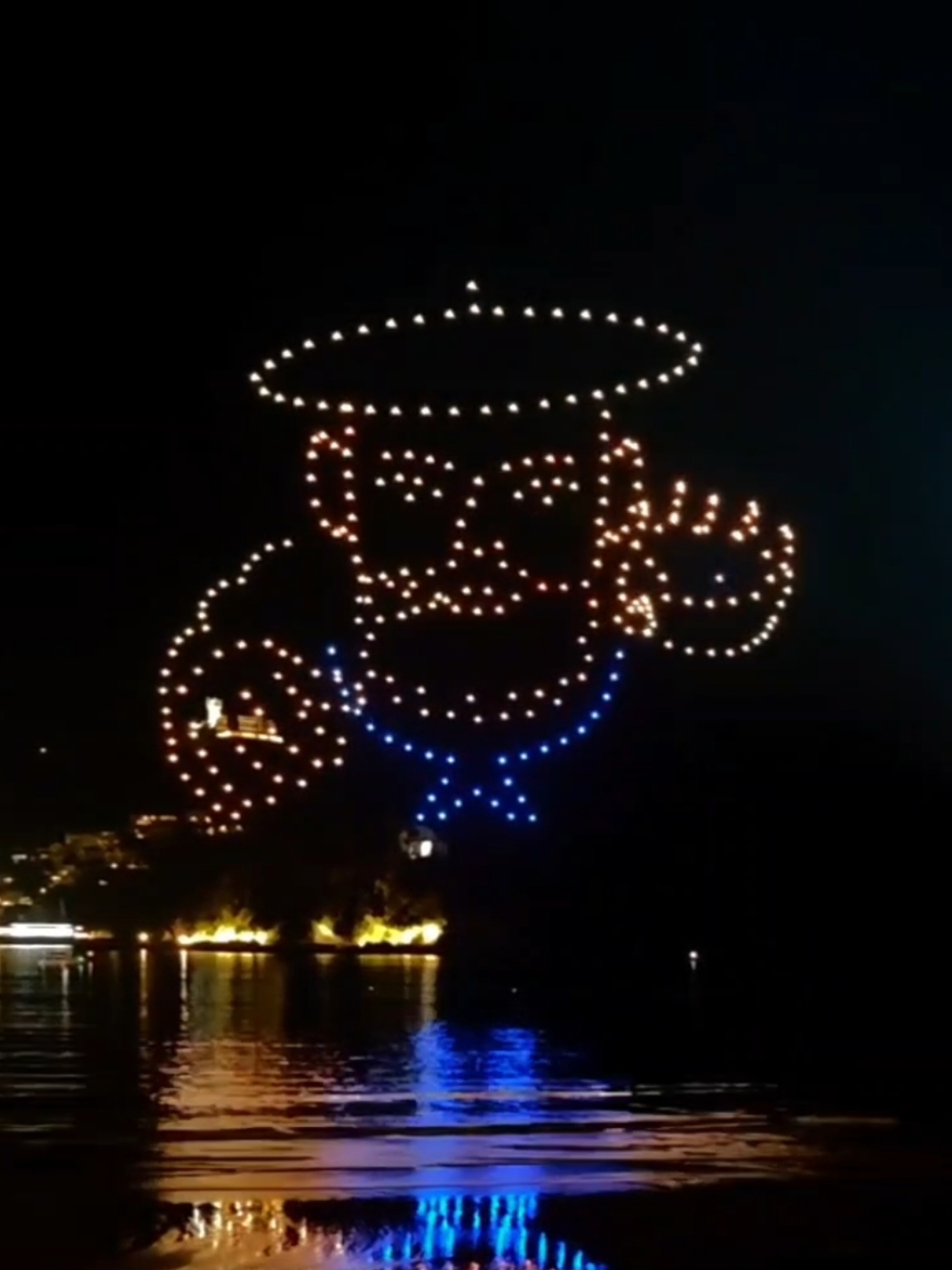 Espectáculo de Drones por la inauguración de las Luces Navideñas en Donosti 💙 #drones #espectaculo #lucesnavideñas #donostia