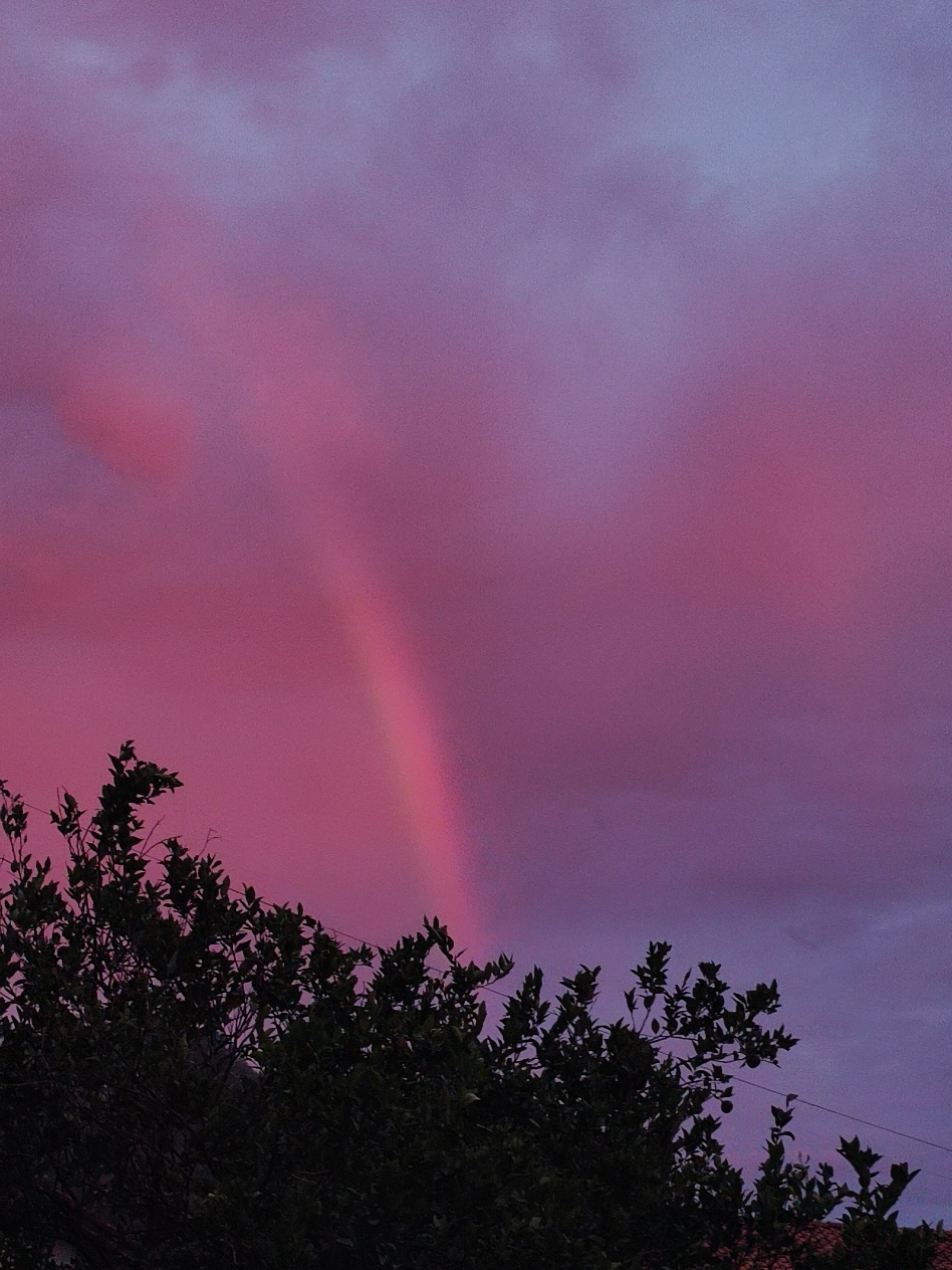 yang dari purwokerto tadi liat pelangi gak?  langit sore hari ini cantik banget btw 🫶❤️‍🔥 #langit #langitaesthetic #aestheticvideos #sky #skylover #astrophile #fyp #foryou 