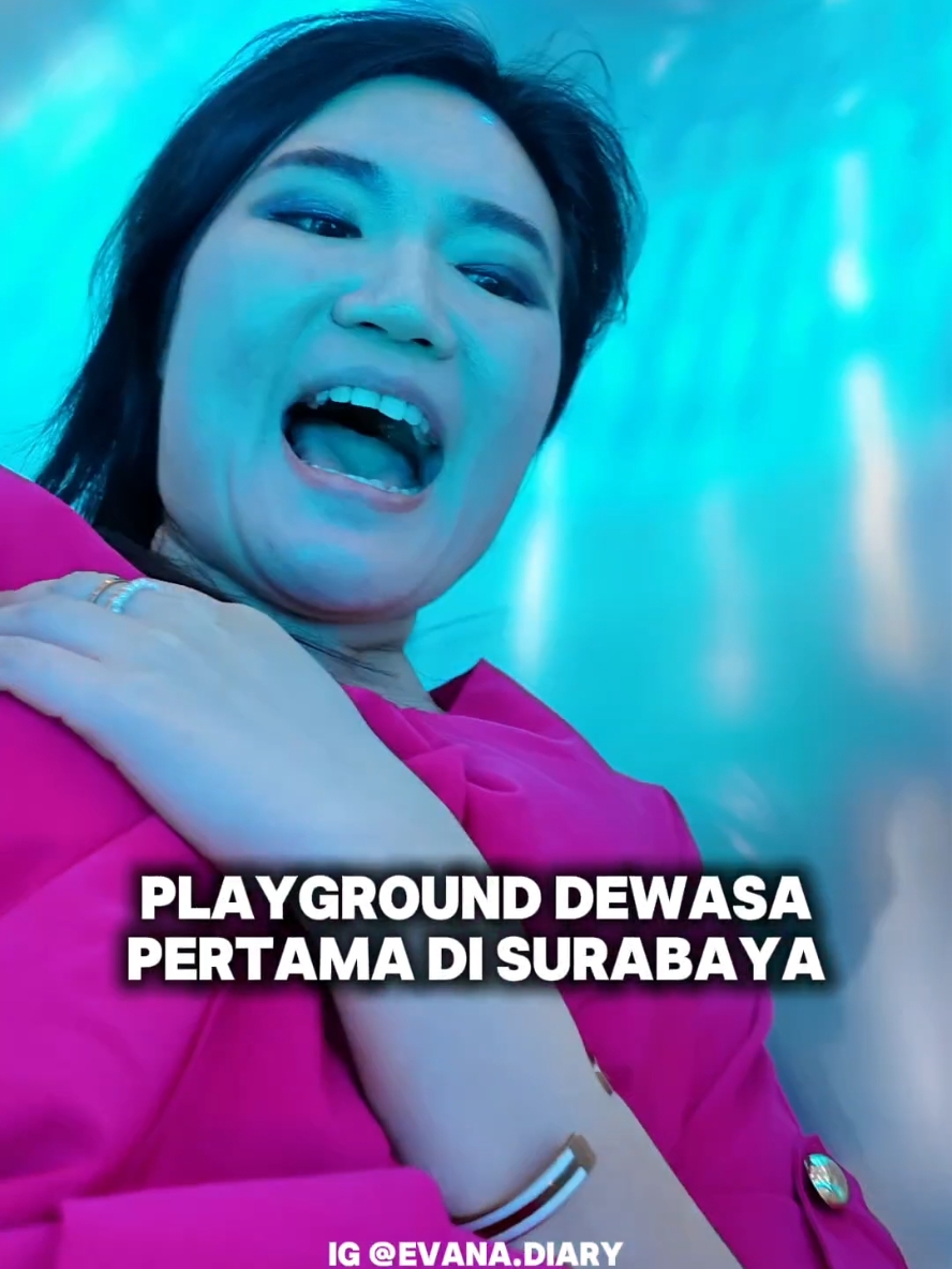 1st PLAYGROUND dewasa SURABAYA! Seru polll. Harus coba semua wahananya Ada yang uji nyali juga.  Nb abaikan teriakan di video. Papa Joy ga boleh main overweight max 80KG. Joy? Wadu camera bisa kepental🤪 📍playtopia adventures Pakuwon city mall 3 #dolanwithevana #reviewmomaeva #evavorites #playgrounddewasa #playgroundujinyali #playgroundewasa #playgroundsurabaya #playtopiaadventure 