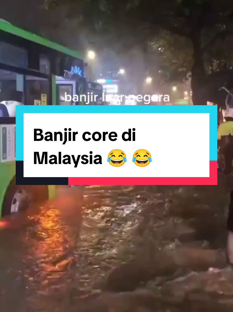 Banjir core di Malaysia 😂 😂 📹 ctto #malaysianupdate #malaysianupdatenews #malaysianupdateofficial #fyp #viral #banjir 