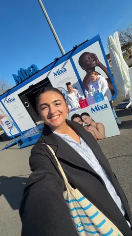 Publicité - 🌟 J'ai été invitée sur le pop-up éphémère de #Mixafr à Marsac-sur-l'Isle ! Un moment dédié au soin et à la découverte de solutions adaptées aux peaux sensibles 💆‍♀️ Au programme : ✔️ Diagnostic visage et corps  ✔️ Bar à formules sur mesure ✔️ Conseils experts personnalisés ✔️ Animations : photobooth, jeux pour remporter des cadeaux Mixa, etc... 👉 N'hésitez pas à venir sur l'une des prochaines dates de leur tournée, vous aussi :  📍 Pau le 30/11 📍 Perpignan le 02/12 📍 Avignon 03/12 📍 Puget-sur-Argens 04/12 📍 Vénissieux 06/12 📍 Nevers/Marzy 09/12 📍 Tinqueux le 12/12 📍 Laon le 13/12 📍 Wasquehal le 14/12 #Skincare #ZonesSensibles 