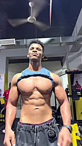 Xalimo maa ilahey ka cabsatin san talo ma ehe?😀 #shredded #gymbro #somalitiktok #somalitiktok12 #gymsad #championmentality #hardworking #staystrong #chestworkout #aesthetics 