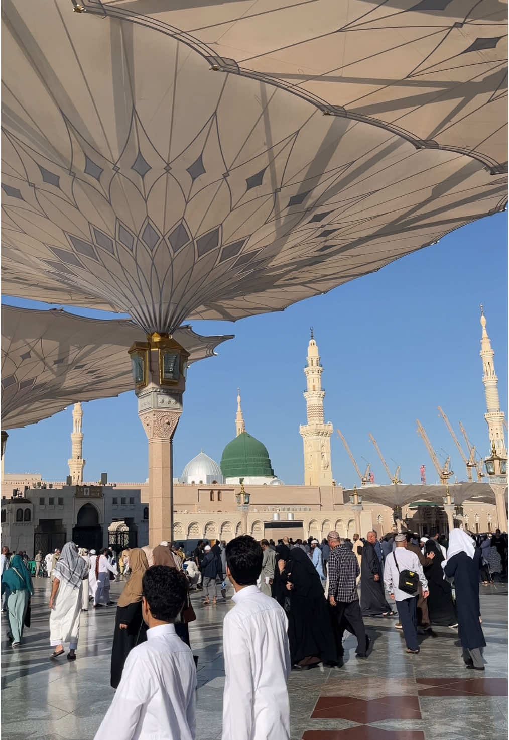 Baru balik tapi dah rindu dengan ketenangan di sana. Ya Allah, jemputlah kami lagi ke rumahmu 🖤🤍 #madinah