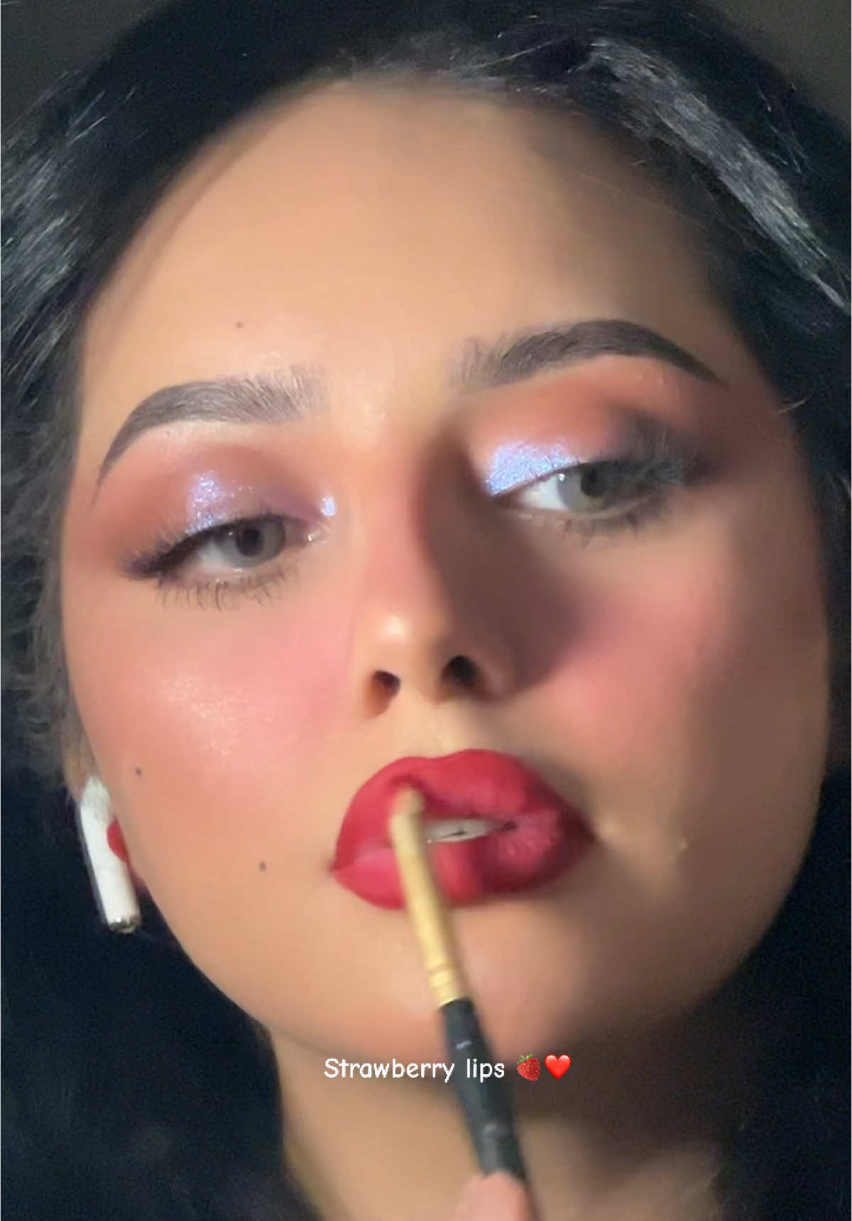 Strawberry lips 🍓❤️ “ المحدد :plussh pink @Laura Mercier  الروج : H.B.I.C@Fenty Beauty  القلوس : she flirty @Huda Beauty  “ “ #الشعب_الصيني_ماله_حل😂😂 #اكسبلور #اكسبلورexplore #قلوسات #مكياج #قلوس 