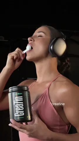 Build 3D Shoulders with Dumbbells Only! 💪 No machines, no cables — just dumbbells for that rounded delts! 🏋️‍♀️ creatine @GymBeam olesia5 #shoulders #shoulderworkout #gymworkouts #homeworkout #workouttips