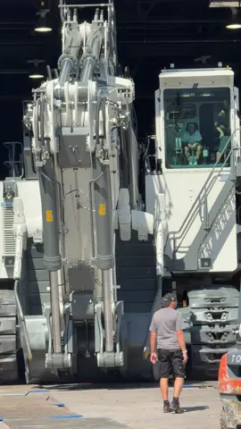 Liebherr R9400 mining excavator making it’s way out of the Central Hall of the Las Vegas Convention Center following MINExpo 2024 #liebherr #mining #minexpo #heavyequipment #digger #excavatorlife 