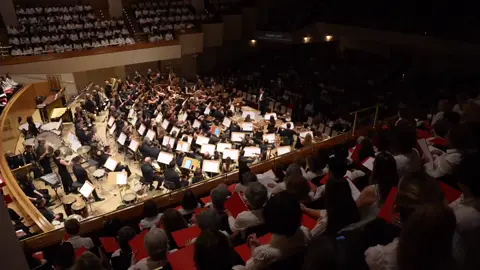 🎶🇪🇸 Los Músicos Solidarios de Voces Para La Paz dirigidos por el maestro Enrique García Asensio interpretan el pasodoble España Cañí en el Auditorio Nacional