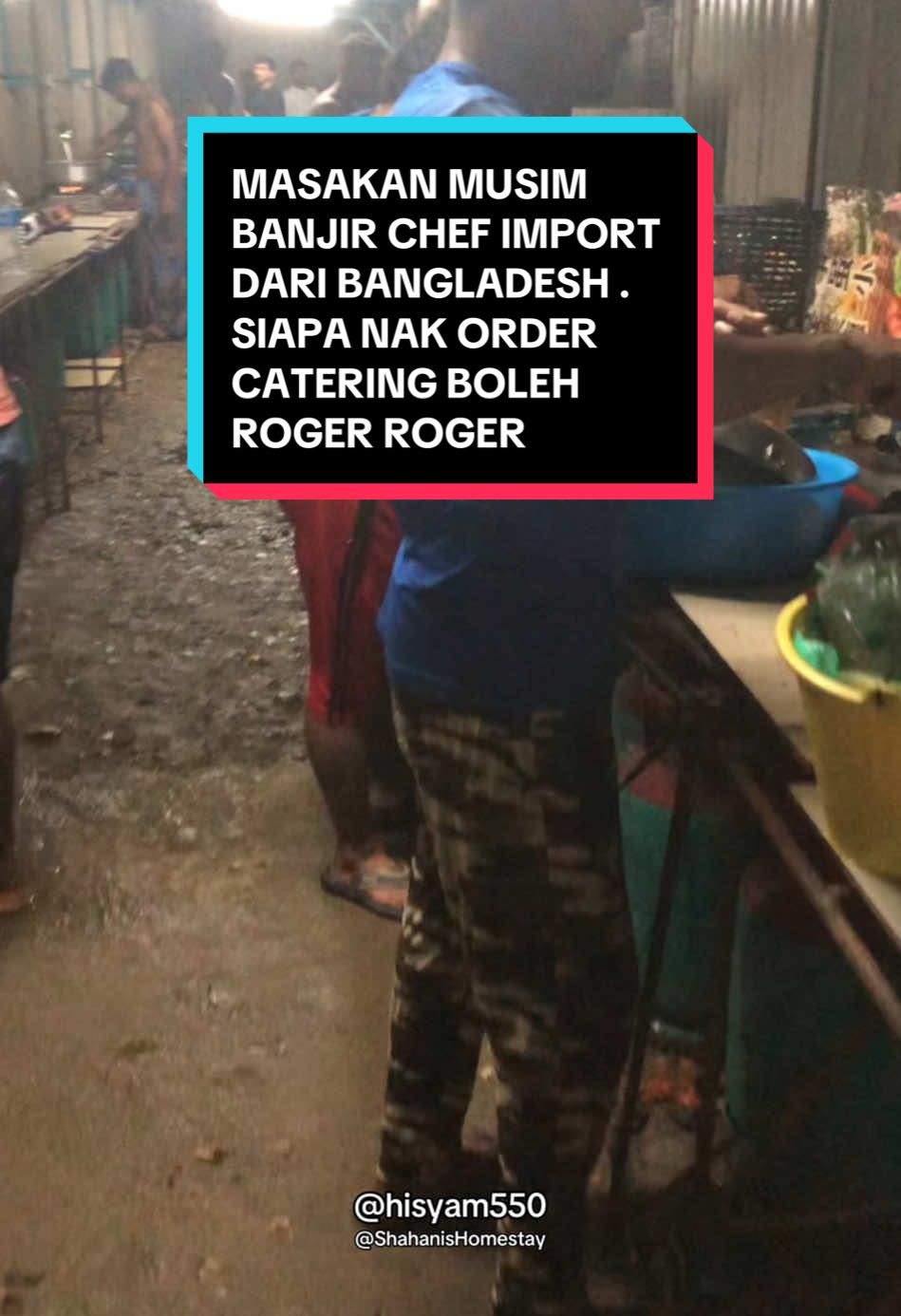 MASAKAN MUSIM BANJIR CHEF IMPORT DARI BANGLADESH . SIAPA NAK ORDER TEMPAHAN CATERING BOLEH ROGER ROGER . #nachos #banjir #ecrl #oldmoney #bangladesh #catering #foodindia 