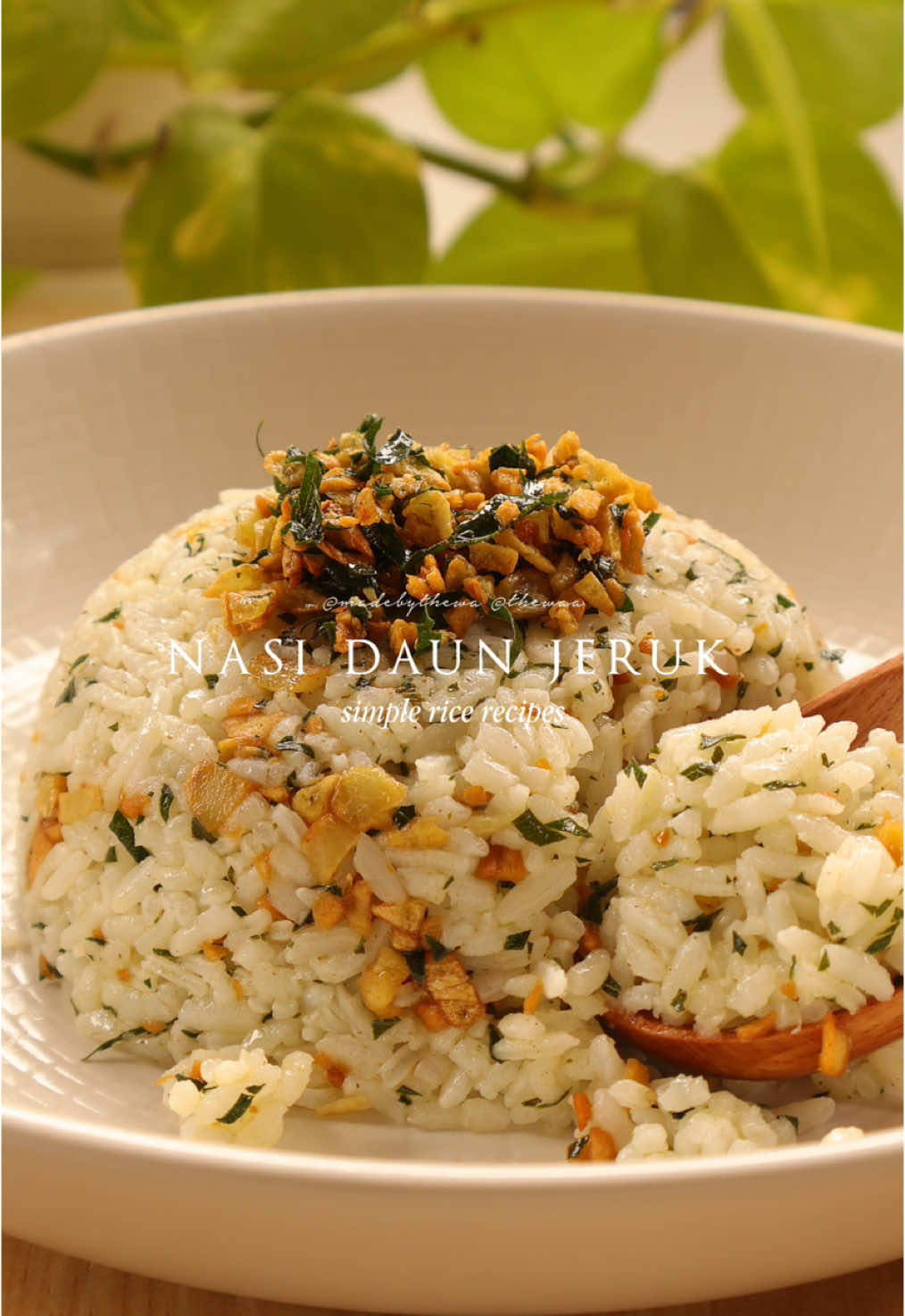 Full recipe in caption <3 Nasi Daun Jeruk 🌱🍚 — one of my favorite rice recipes ! INGREDIENTS  - Nasi Putih - 50-70gr butter - 5 siung bawang putih - Daun Jeruk (sesuai selera) - Garam & Lada Ricecooker yang aku pakai : Digirice R18 @Mito  - Low watt start from 150 watt - Dengan teknologi pemanasan 3D (menghasilkan nasi pulen) - Memiliki inner pot 5 lapis yang anti lengket dan tahan baret dengan japan quality - Memiliki 8 menu otomatis (rice, quick rice, low sugar rice, baking, soup, stew, steam, keep warm) - Full touchscreen - Memiliki sensor suhu bawah (menjaga panas tetap merata) - Ventilasi uap berbahan silikon dengan desain yang elegan LESS EFFORT THAT’s MITO Belinya di marketplace official @mito.id atau di toko offline & reseller terdekat di kota kalian yah & jangan lupa pakai promo code “MITOTHEAA” buat dapetin special price 🤭✨ — #mitoelectronic #mitoinaja #digiricer18 #ricecookerlowsugar #nasidaunjeruk #rice #ricerecipes #aesthetic #homecooking #homecook #homecooked #lunch #lunchideas #cook #cooking #lazyrecipe #Recipe #EasyRecipes #EasyRecipe #dinner #DinnerIdeas #masak #resep #resepsimple #resepmasakan #resepmudah #reseplezat #easyrecipesathome 