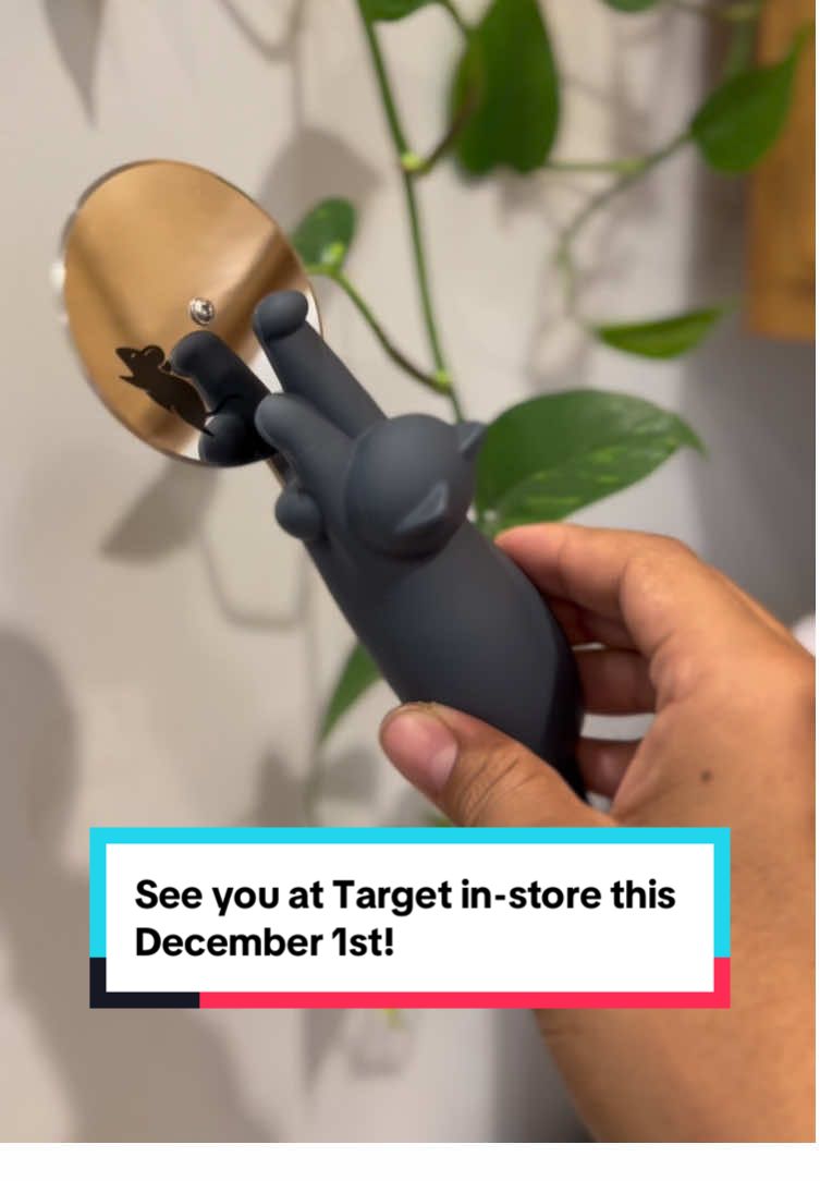 Holiday shopping just got way more fun! OTOTO’s quirky products will be available by December 1st in-store at Target! 🎁 From kitchen gadgets to playful designs like Kitty Cut, the pizza cutter, there’s something for everyone on your list.