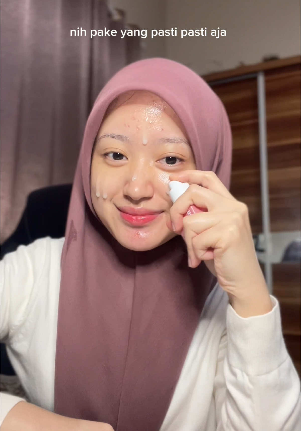 Replying to @piscesssgirlllsss masih bruntusan sihh tp mendingan banget karena hasil gaada yg instant 🥹🤍👍🏻 btw retinol jgn dipake tiap hari seminggu 2-3 kalii tp beneran mantul kalau cocok 🥹🙏🏻