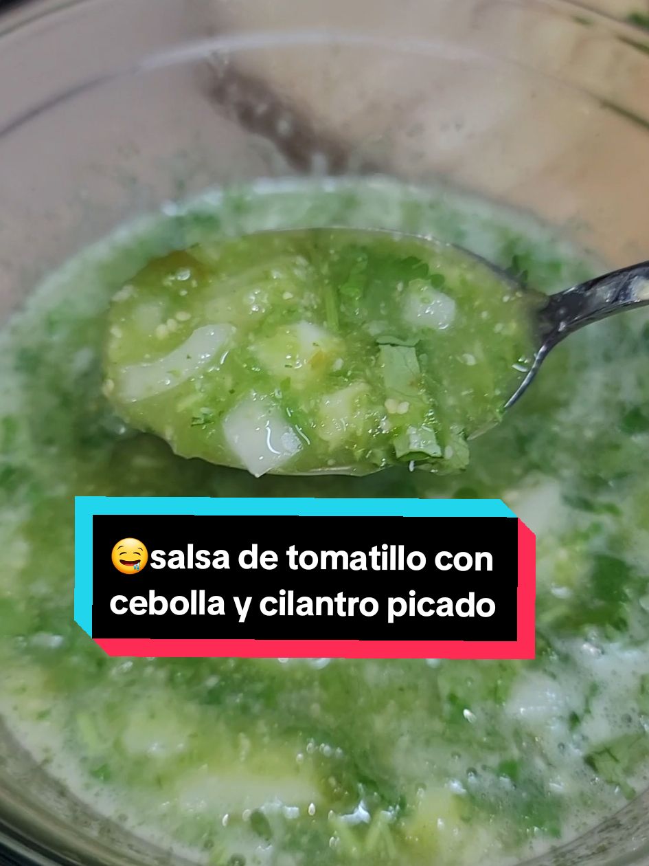 salsa verde con cilantro y cebolla picadita 😋🤤 #salsa #salsaverde #tomatillo #maribeltipsyrecetas #maribelramirez956 #fyp #paratii #fypシ #comida #ideasdecomida #foodideas 