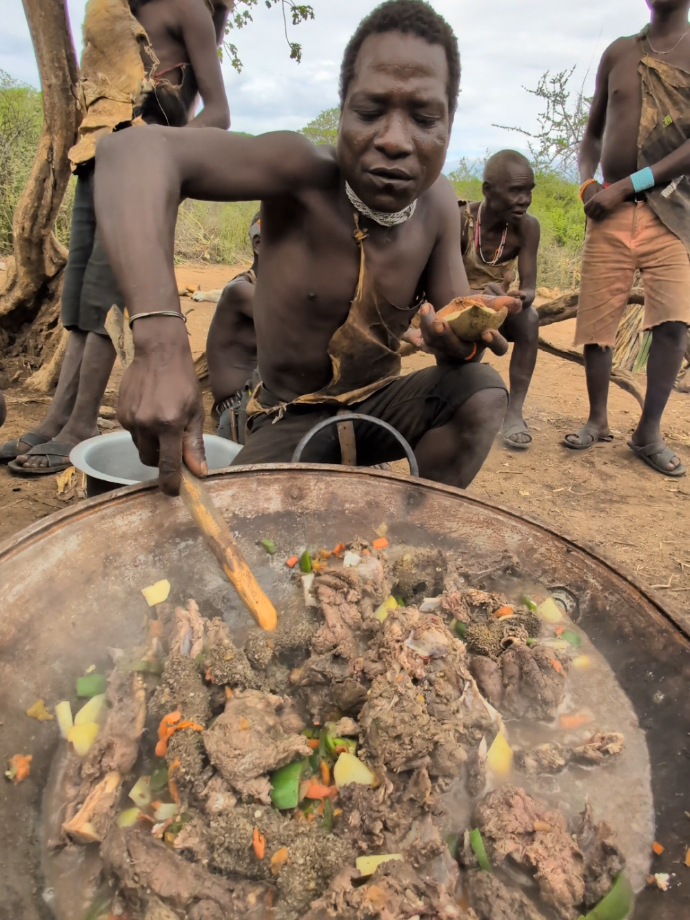 Wow That's Amazing delicious food Hadza cooks today 😋‼️😲#hadzabetribe #africastories #USA #UK 