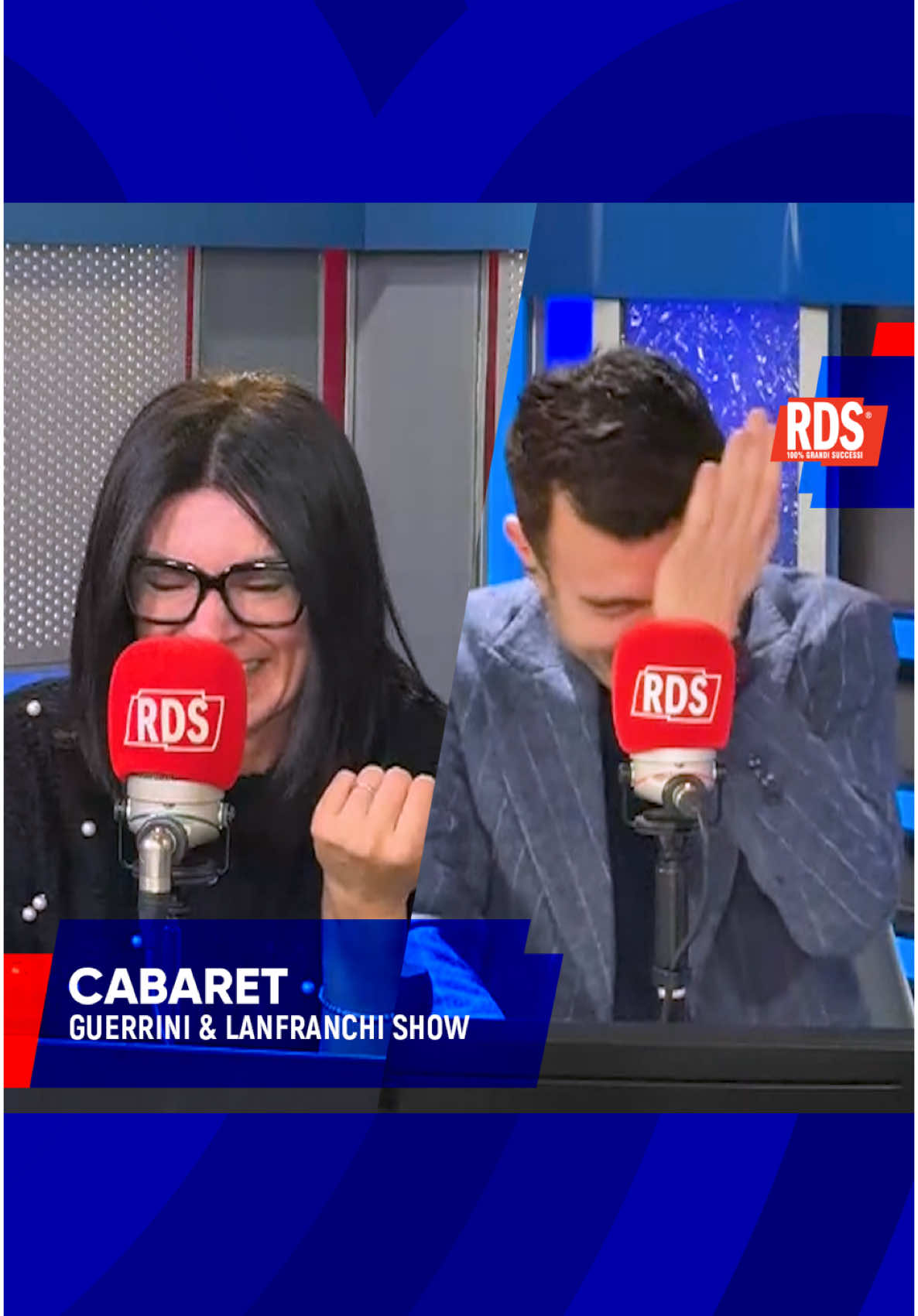 😇 Spoiler: la seconda si farà attendere ma ne varrà la pena 😂 Tutto il #Cabaret con le battute scelte dal web da @Claudio Guerrini per far ridere @Roberta Lanfranchi è anche su rds.it e sul nostro canale YouTube RDS . . #RDSOnAir #RDSgrandisuccessi #GuerrinieLanfranchiShow #freddure #fredduredivertenti 