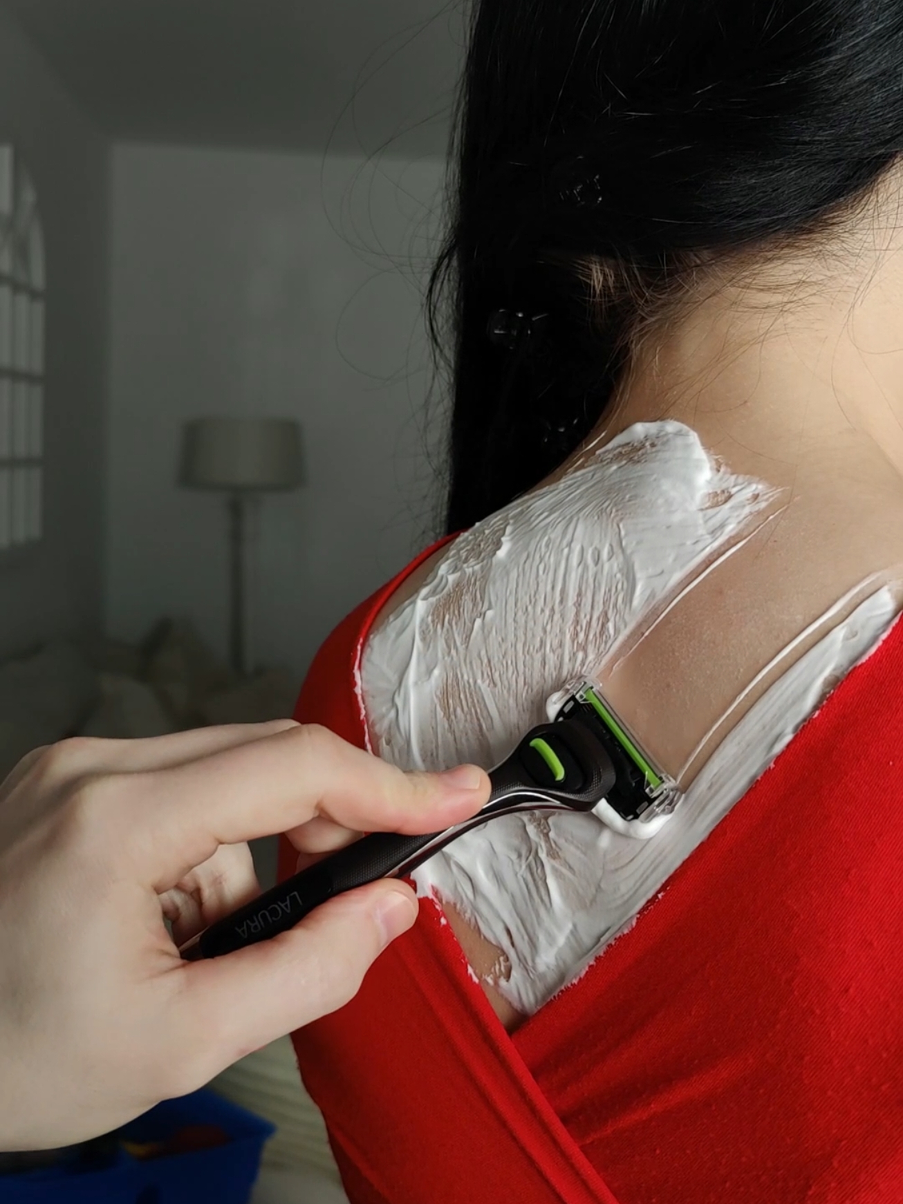 Shaving with shaving foam on a part of her back #asmr #femaleasmr #shave #shaving #back #asmrtiktoks #shaveitoff 