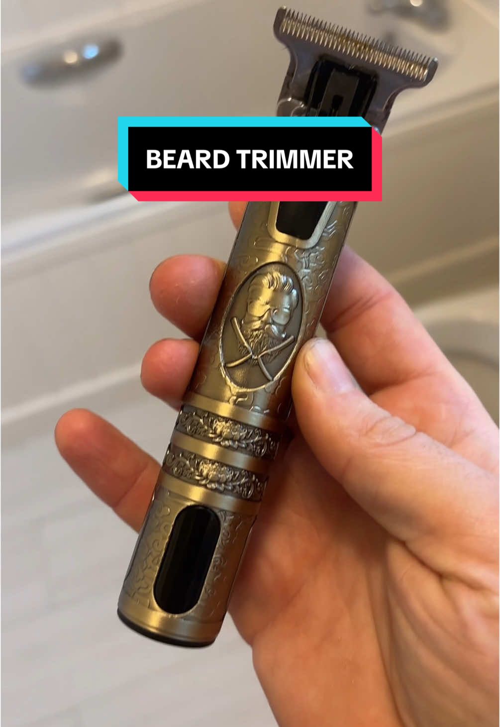 Replying to @Roser26 This beard trimmer works wonders!🧔🏽‍♂️ #beardtrimmer #beard #trimmer #spotlight #tiktokmademebuyit 