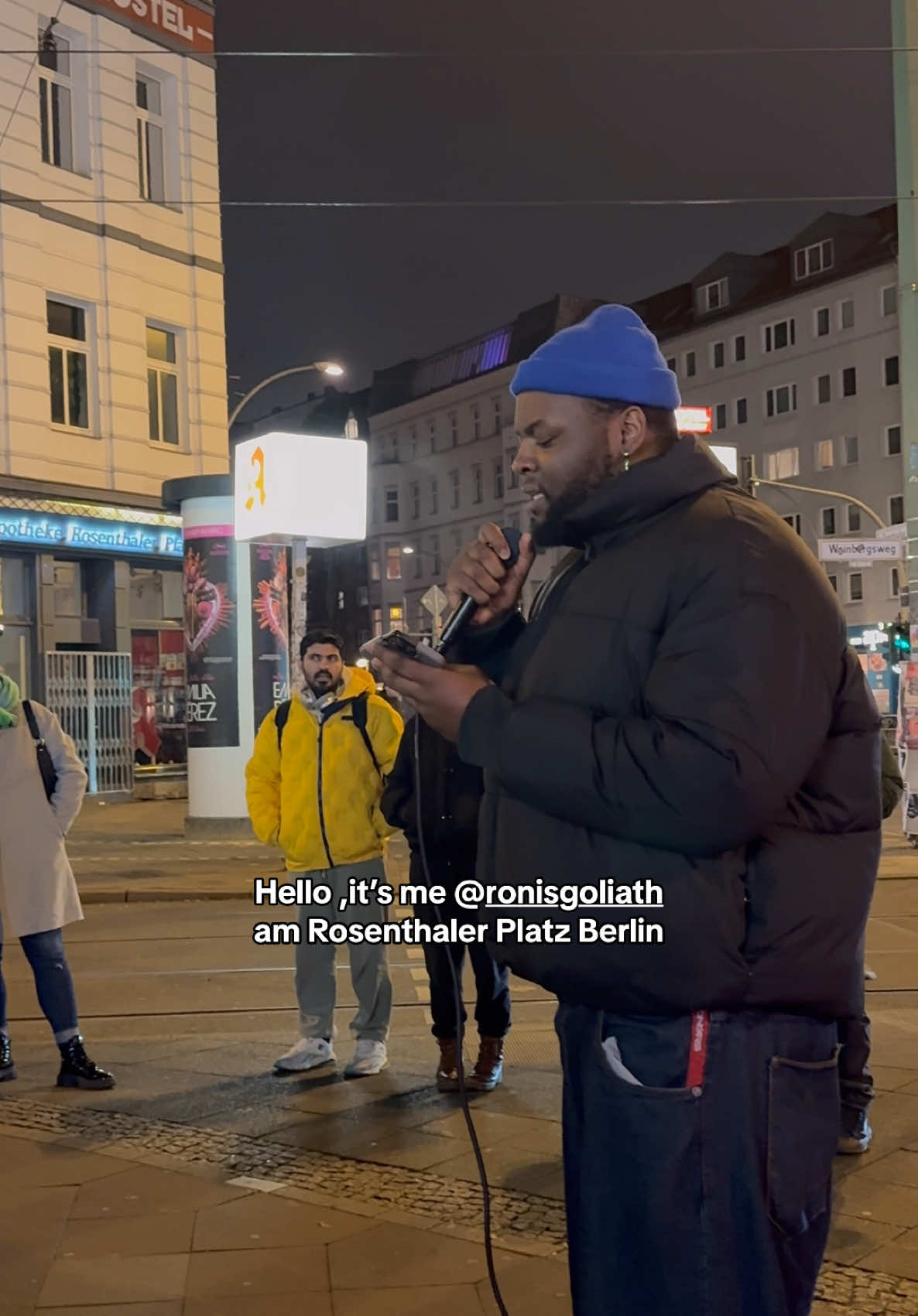 Hello ,it’s me Ronis Goliath @ronisgoliath am Rosenthler Platz Berlin ❤️🕊️ #ronisgoliath #hello #itsme #singing #livemusic #streetmusic #coversongs #vibes #busking #berlinlebt #berlin #rosenthalerplatz