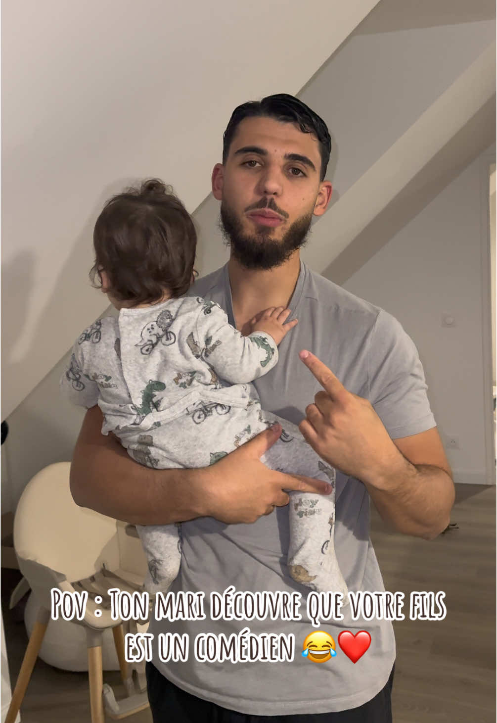 Le coup de pression a la fin 😂😅 #couple #couplegoals #humour #pourtoi #wifeandhusband #family #comedy #couplecomedy #viral #cute #baby #bebe #parents #parentsoftiktoks #moulayetsoum 