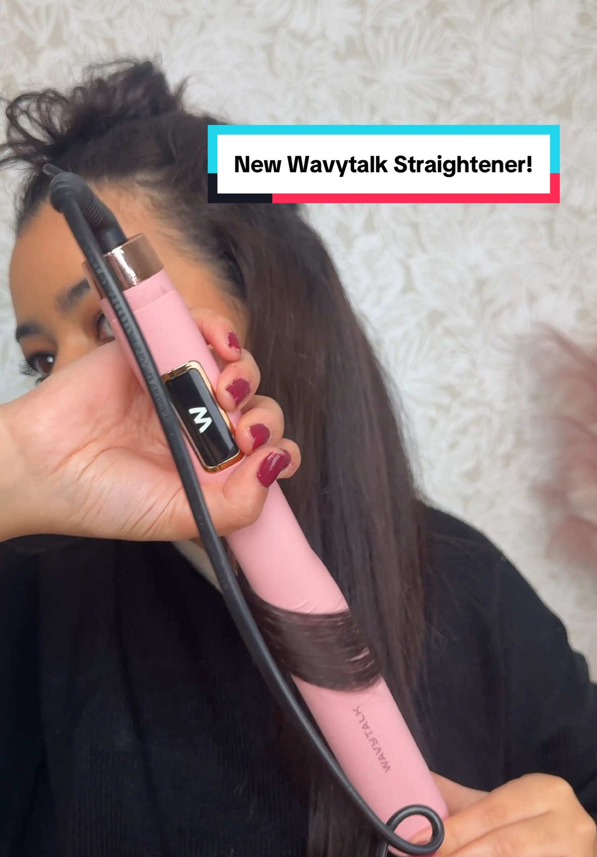 Perfect hair straightener for Christmas that won’t break the bank! 🎄🎁😍 #wavytalk #wavytalkhair #blackfriday #blackfridaydeals #blackfriday2024 #wavytalk5in1 #wavytalkcurlingiron #hairstraightener #wavytalkstraightener #flatiron 