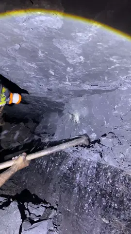 Black Diamond Mining ⛏️ #blackdiamond #diamond #diamondmine #blackdiamondmining #coalminers #coal #viral #goldmine #coalmine #diamondmining #goldmining #minerals #usatiktok #america #usa🇺🇸 