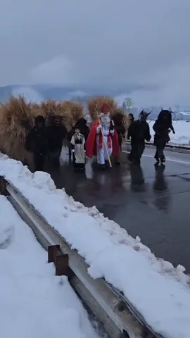 Here they come again 😱 Seen in schönauamkönigssee Germany. Krampuslauf procession.  #schönauamkönigssee #berchtesgaden #nikolaus #traditional #tradition #december #bgl #travelaroundtheworld #bayern #bavaria #krampus #krampuslauf #berchtesgadenerlandtourismus #germany