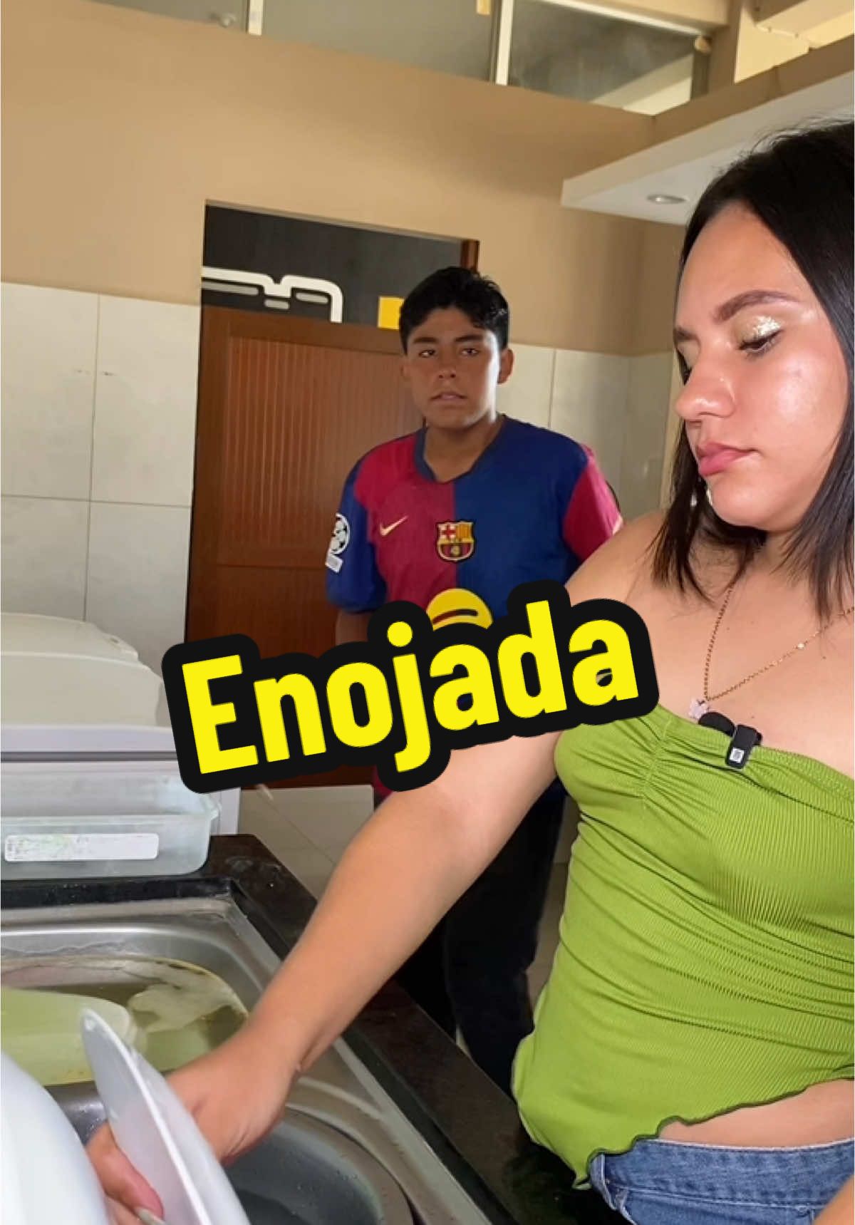 Sigue enojada pero igual le Gusta mi pollito como a todos #santacruz #bolivia #pollosdody 