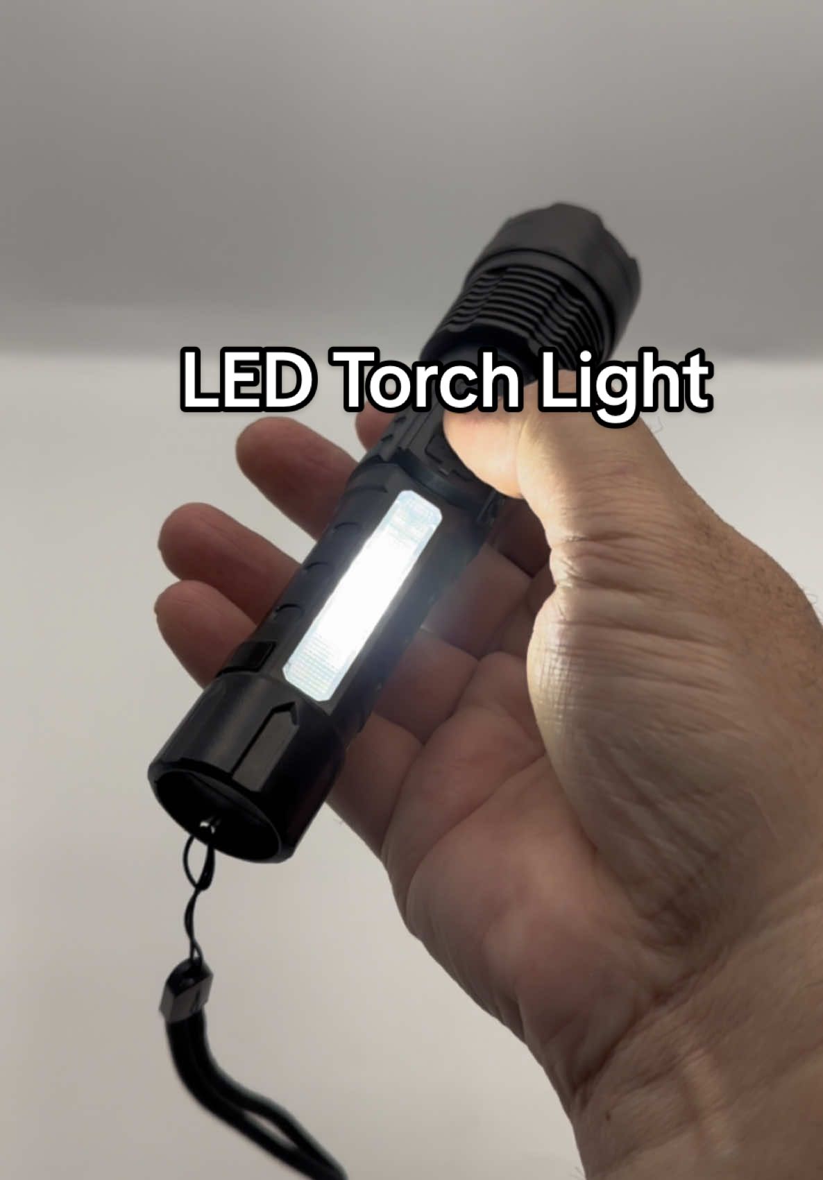 Led torch light with multiple functions. #foryou #fyppp #fyp #ledlights #torchlight #traveltiktok #giftideas #viral #musthaves #tiktokmademebuyit #blackfridaysale #spotlight #TikTokShop #fypuk #shoppinghaul 