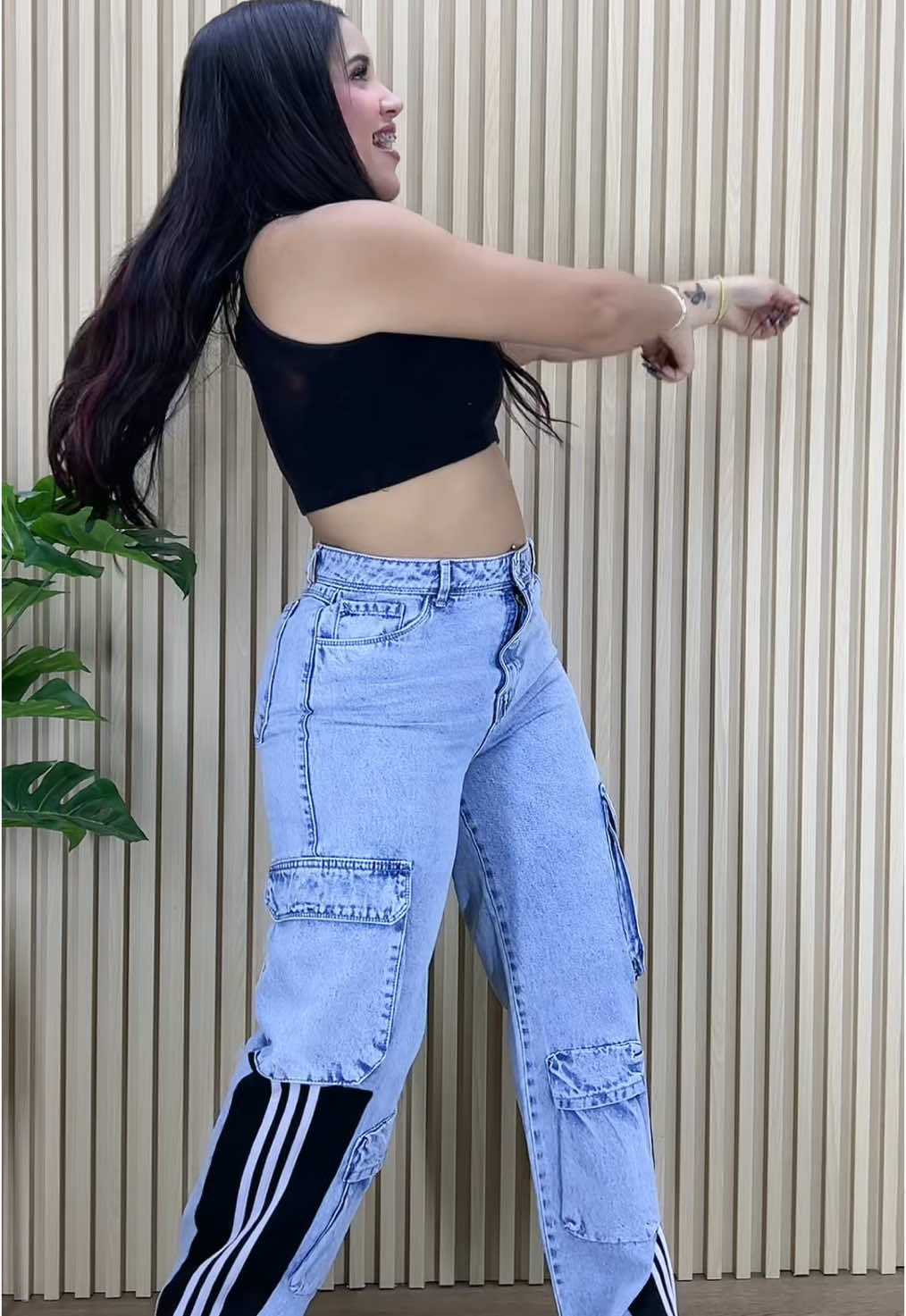 Pantalon cargo con franela 🤩 #denimyourway #fypシ゚ #cargopants #newin #moda #mayoristas #fyp #fabricantes #gamarra #jeans #tendencia 