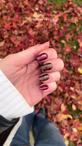 fall nails >>> #fallnails #nailart #tortoiseshell #naildesigns #winternails #fallnailinspo @Calmdown 