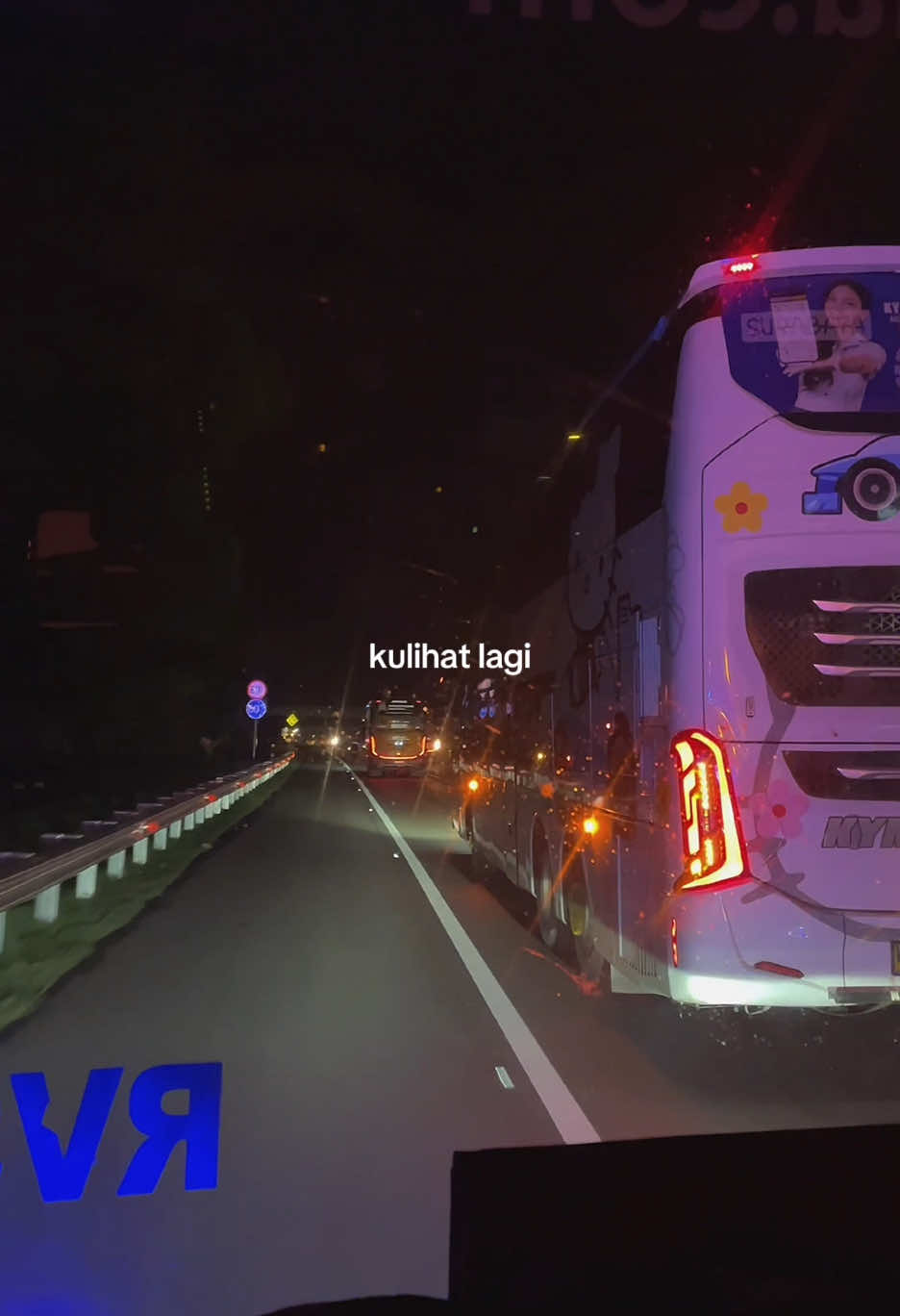 kepadatan malam hari di tol transjawa 🤗 #kencanaluxurybus #kymtrans #27trans #27transmalang #transjawa #scaniabus #cinematic #cinematicbus #busakap #basuri #indobuslovers #buslover #eatsleepbus #busmania #videobus #adiputro #sadvideos #lfl #fyp 