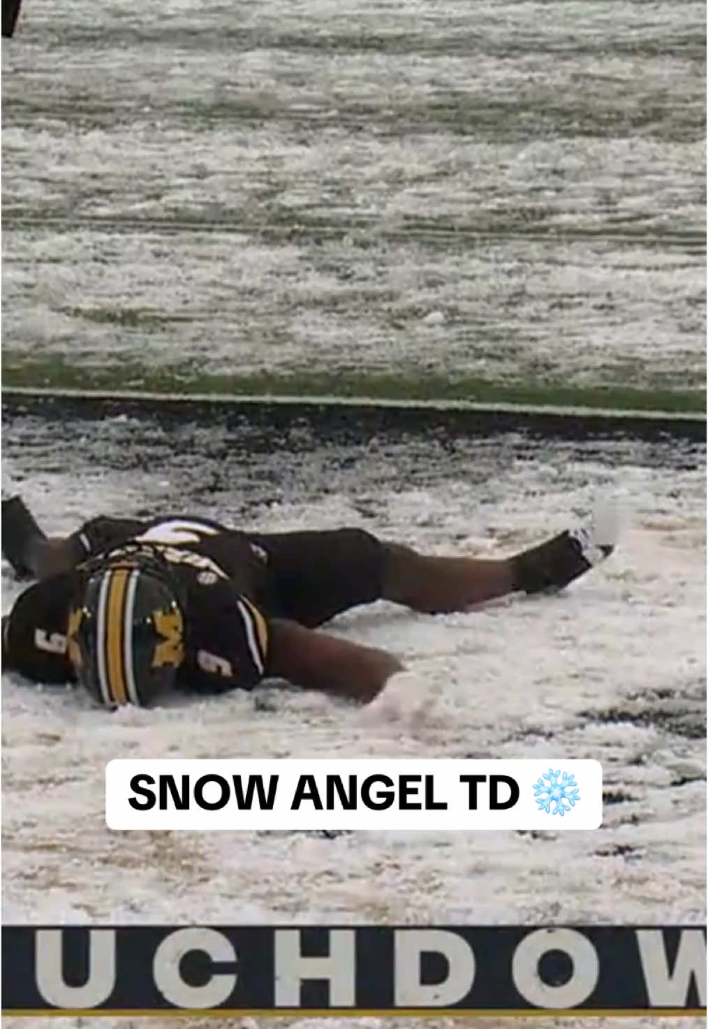 Marcus Carroll had to hit the #snow angel after #Mizzou took the lead 😂❄️