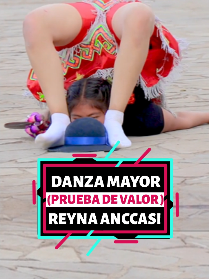 Prueba de valor de la danza mayor de Reyna Anccasi. #reynaanccasi #danzadetijeras #patrimoniomundial #paraelmundoentero🌍 #culturaperuana #folklore #artetiktok #talentotiktok #adrenalina #valentia #huancavelica #ayacucho #huancayo #fvpシ