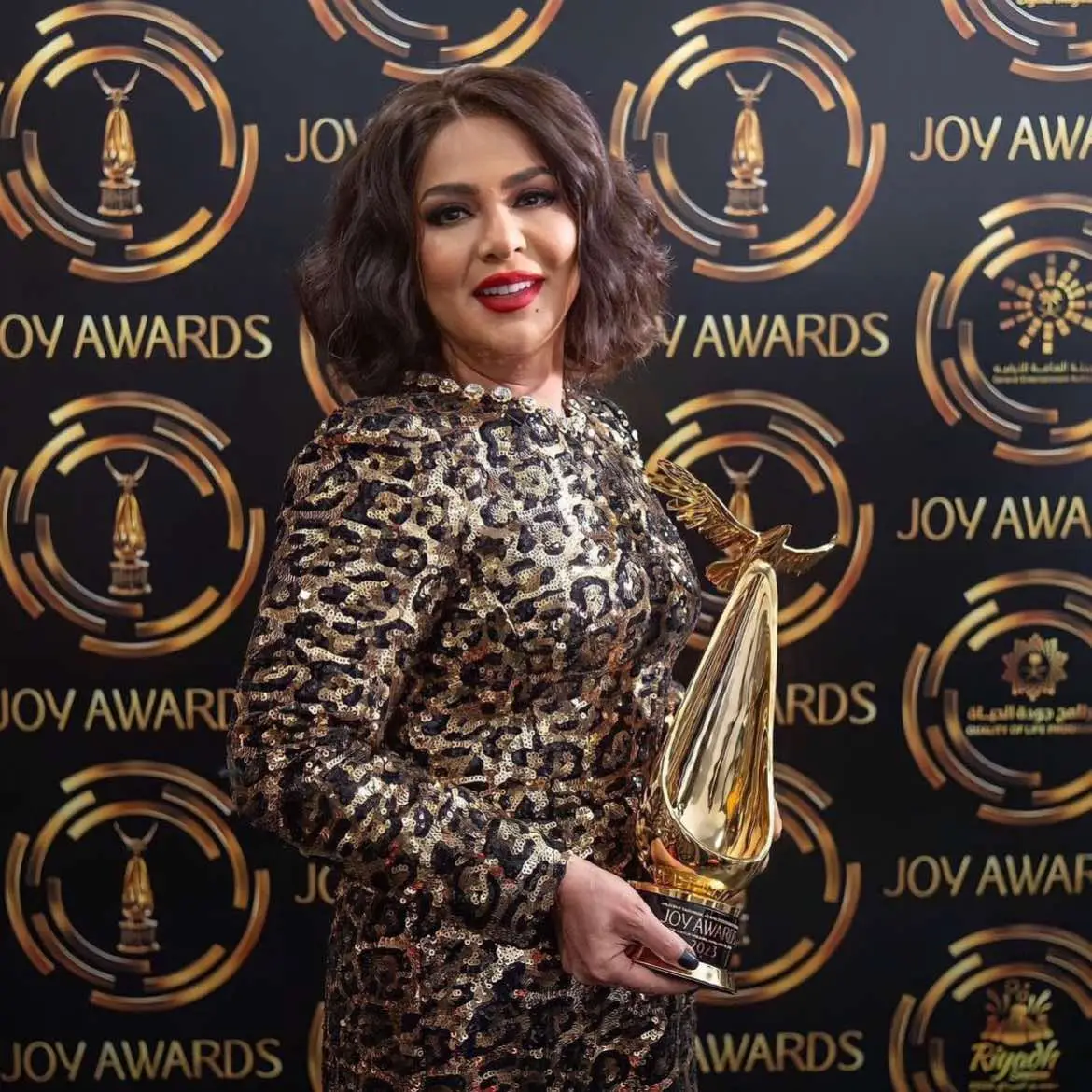 كل شخص يحب ⁧‫#نوال_الكويتيه‬⁩ يوقف معها ويدعمها للفوز في ⁦‪#JoyAwards ‬⁩   ‏صوّتوا لها وكونوا سندها لأنها تستاهل محبتكم ووقفتكم 🤍 ‏⁦‪apps.apple.com/sa/app/joy-awa #نوال #nawal #fyp #اكسبلور 