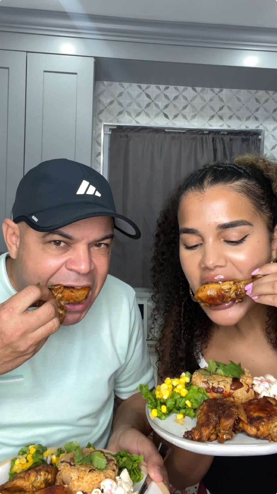 I was so nervous 🥹😂❤️ I usually spend the holidays with my mom and her side of the family. This is my dad’s second year in the United States, so I’ve never really spent any holidays with him before. My mom can’t stand my dad 😂, so spending Thanksgiving with both of them is not an option. I decided to make a simple meal for us, and it turned out delicious. Of course, he told me, “Ya te puedes casar,” after tasting my sazón. Part of my passion for cooking comes from him because he loves to cook and is great at it. Both of my parents are amazing cooks 😍. This is one of my favorite videos, and it made me so happy while editing it and seeing how nice it turned out. I hope everyone had an amazing Thanksgiving surrounded by love. This video is a reminder that you don’t need a big family party to celebrate the holidays—just surround yourself with people you love ❤️. [ Cooking with my dad, cooking for my family, Dominican food, chicken recipe, Dominican chicken recipe, Thanksgiving dinner ] #thanksgivingdinner #DinnerIdeas #chickenrecipes #dominicanrecipes 