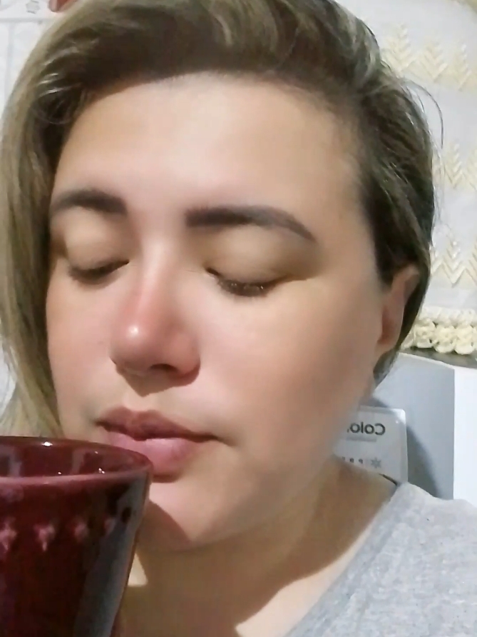 Bem plena tomando meu cházinho  #chá #christmas #gengibre #camomila #muluoitrai #receita #noite #plena 
