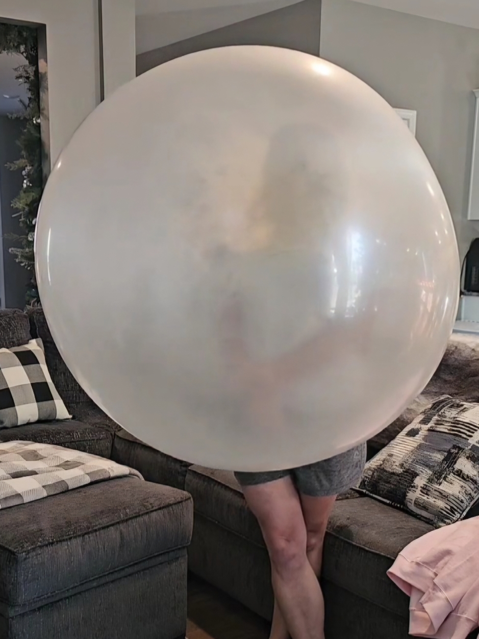 I really wasn't expecting even this today on live. But happy I have the capture. Possibly the largest full length bubble I've shared here on tiktok!? Thank you for your continuous support! #biggiebubble #worldsbiggestbubblegumbubble #bubblegum #bubblegumpink 