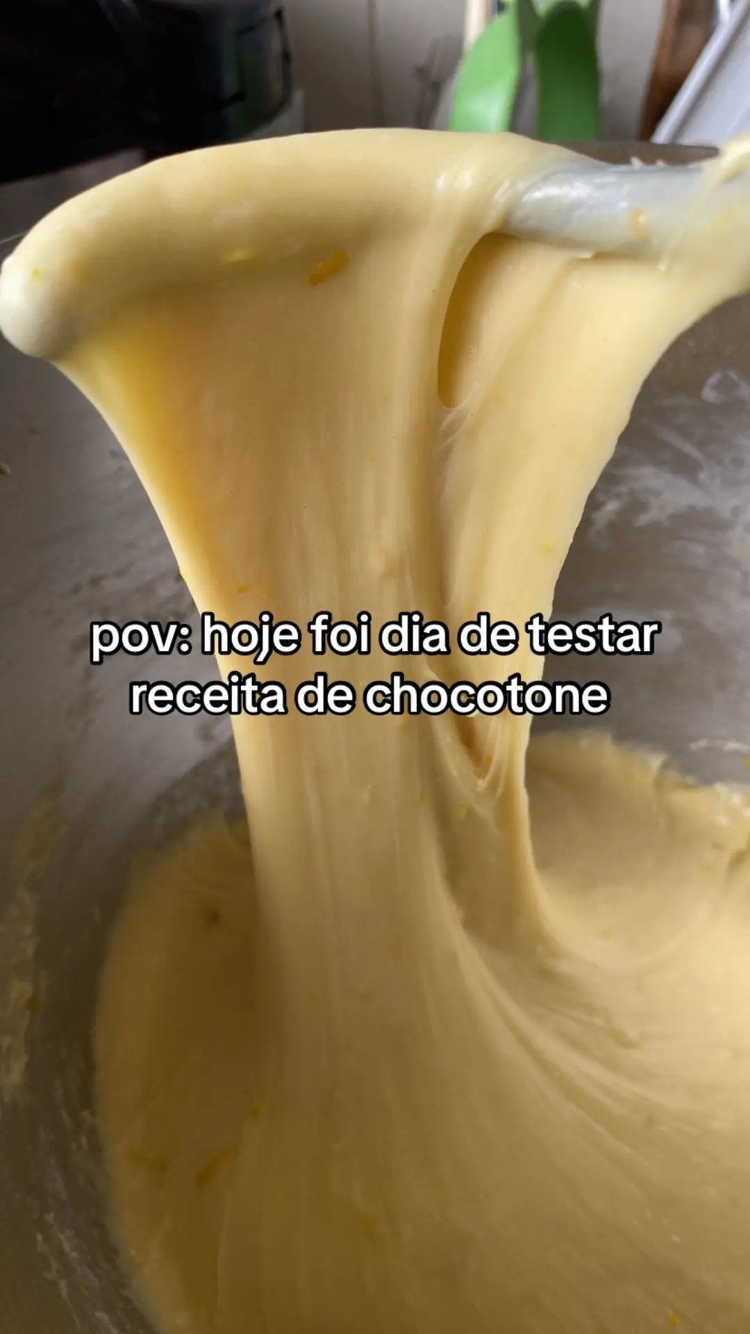 hoje testei uma receita de chocotone, e deu super certo. A massa fica desfiando e é super levinha ❤️ #receita #panetone #natal #fy 