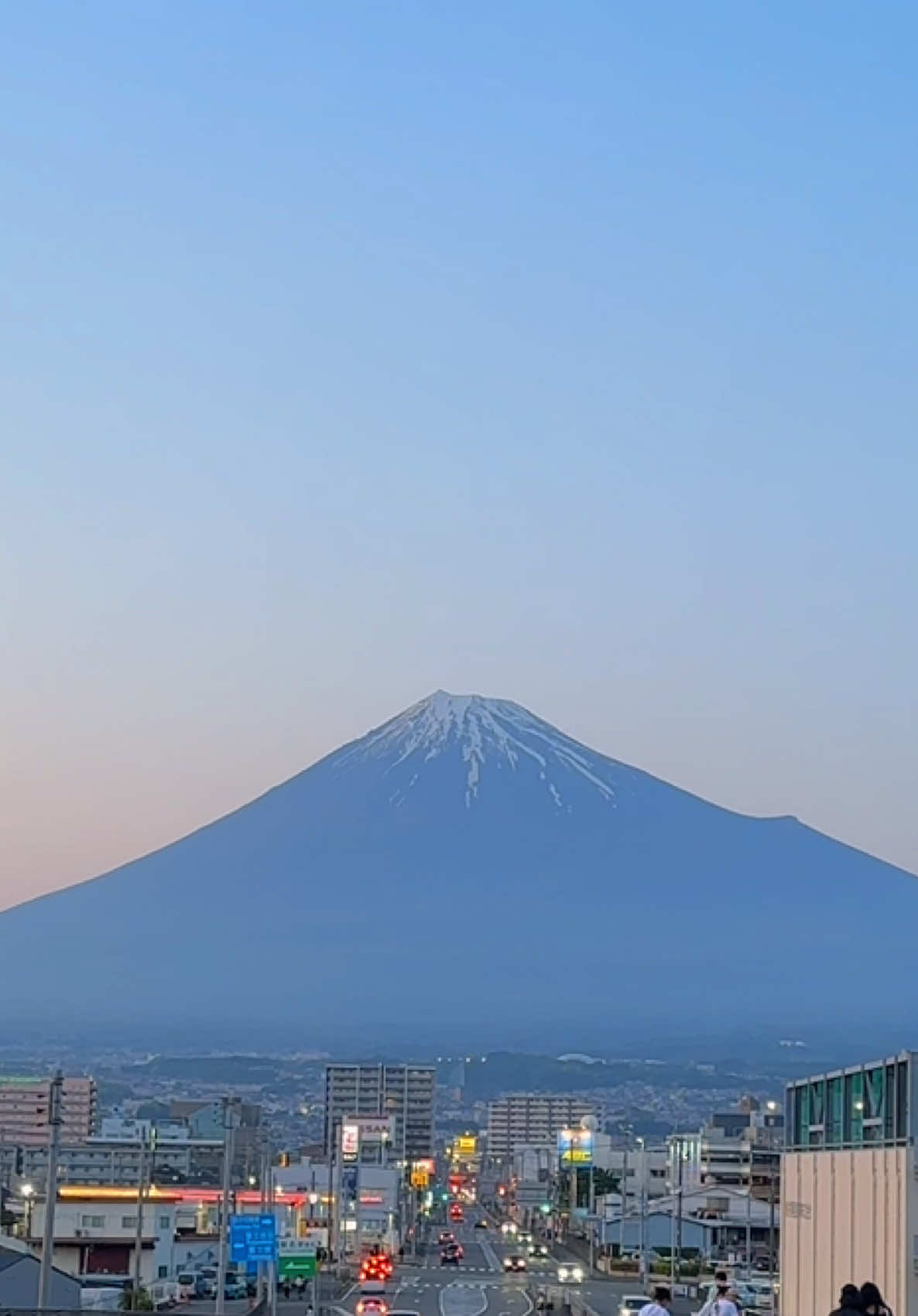 Mt Fuji is too beautiful 😫🫵🗻🌄✨ #fyp #japan #日本 #おすすめ #aesthetic #sunset #mtfuji #lewatberanda #xyzbca #4upage #storytime #vibes 