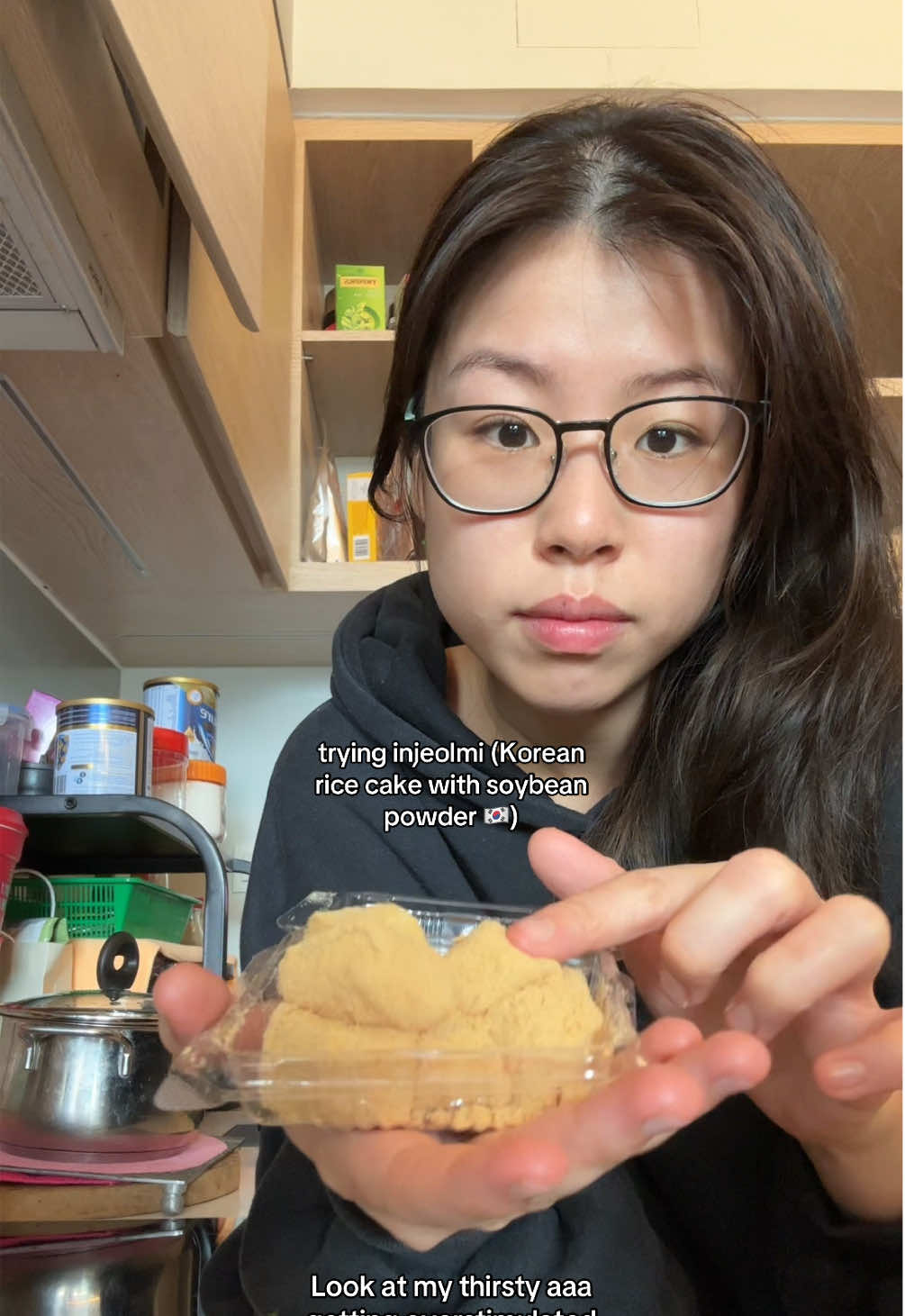 Trying bosong rice cake’s injeolmi (rice caje with soybean powder) #bosongricecake #ricecake #koreanricecake #songpyeon #injeolmi #kyungdan #tteok #tteokmukbang #ricecakemukbang #korean #koreanfood #tiktok #tiktokviral #tiktoksg #singapore #singaporefood #tiktoksingapore #fyp #fypage #mukbang #mukbangeatingshow #mukbangvideo 