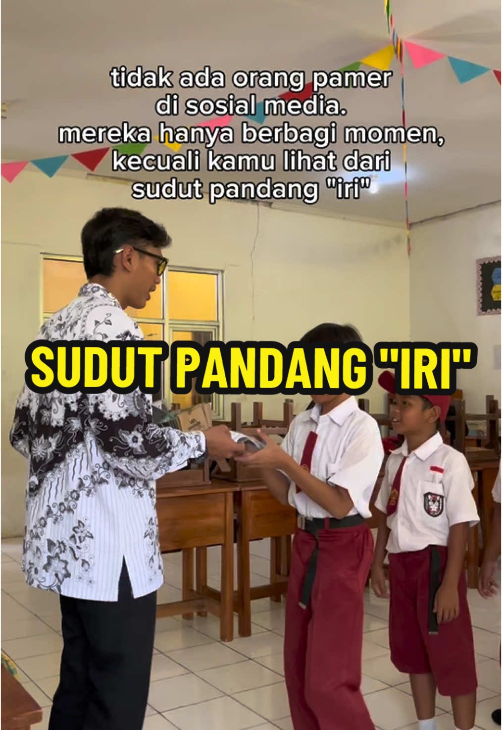 semoga kalian menjadi orang-orang sukses aamiin 🥹🙌 #fypシ゚viral #fypage #gurumuda #sekolah #trending #trend #viralvideo #viralreels #viraltiktok #lucu #harigurunasional #hariguru #berbagi 