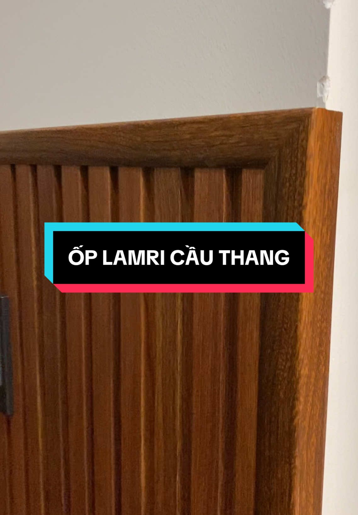 Tấm ốp nhựa lam sóng ốp cầu thang #tamoplamsong #nhualamsong #tamopnhualamsong #tamoptuong #nhuagiago #binhduong #noithatshome 