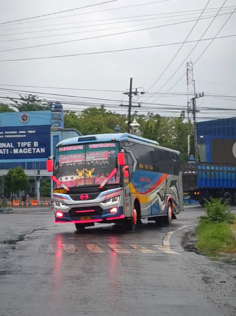 menik menikk koyo benik✨🩷 #sumbergroup #sugengrahayu #sumberselamat #sgloverstiktok #sklovers #pelurumalamreborn #pelurumalam #andrianracingteam #w7487up #pelurumalam87 #pesonabusjatim #busjawatimuran #pinkygank🤙 #videobus #fyppppppppppppppppppppppp #berandafypシ #fyp 