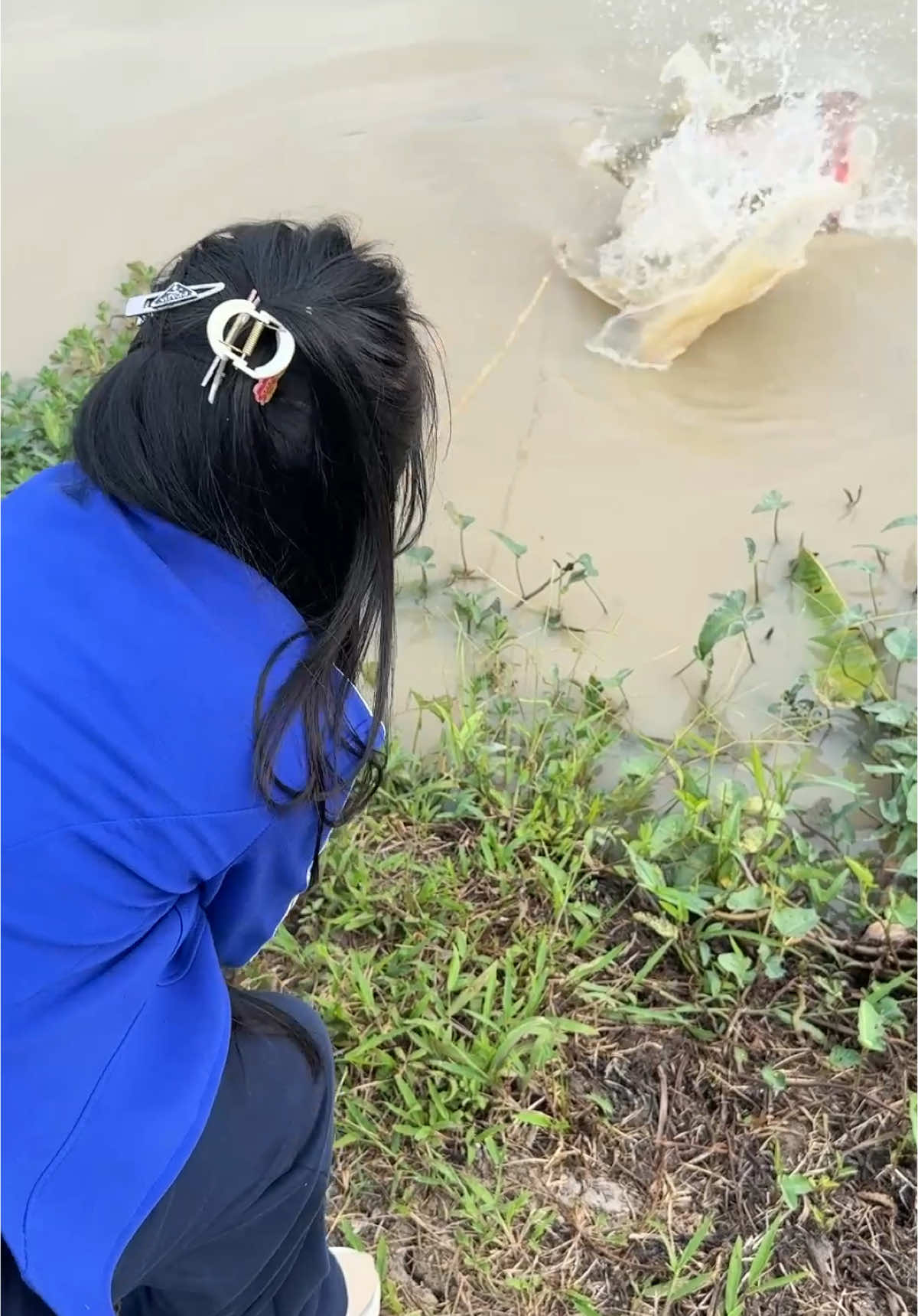 Con gì đây mọi người 😱 #fishing