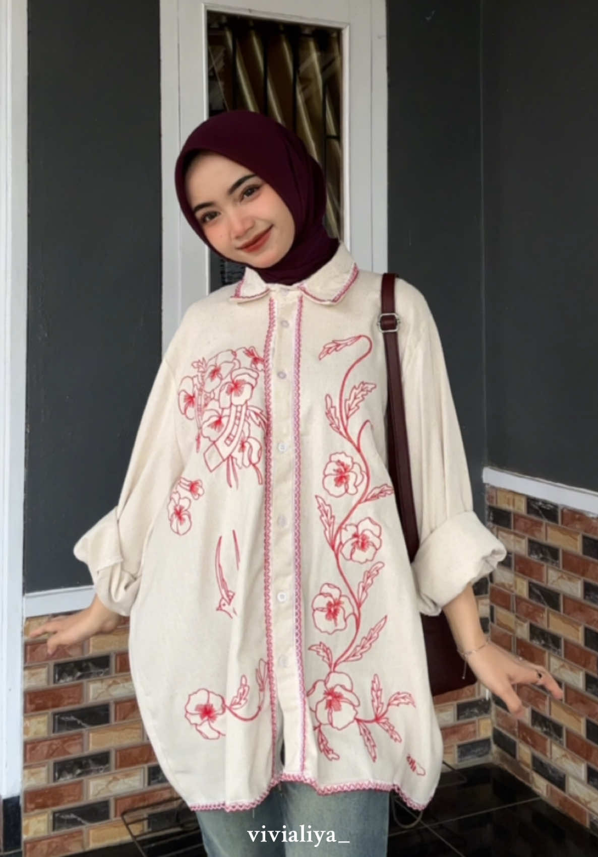 cakep amat bordiranya😵‍💫🌹❗️❤️ #atasankemeja #kemejabordir #kemejawanita #kemejalinenoversize #kemejaoversize #ootdkemeja #ootdhijab 