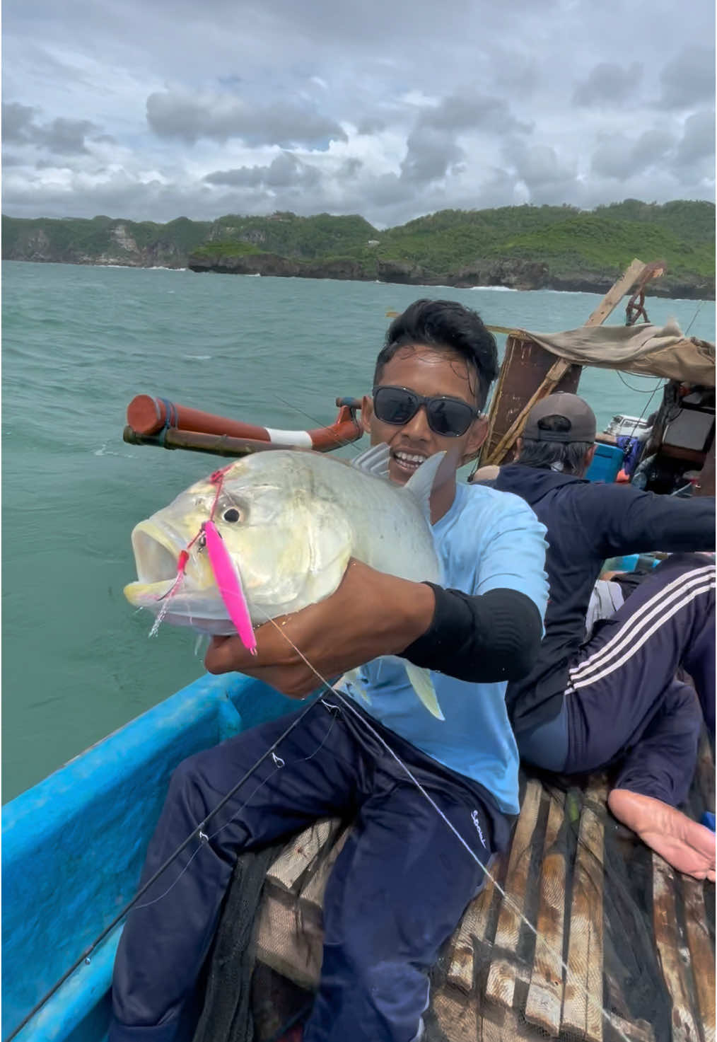 Mancing di laut pakai umpan jig terbaru dari Kalen #mancing #mancingasik #mancingseru #mancingkuy #mancingterus #mancingfyp #fishing #fishingtiktoks #erwadkalen #kalen #umpankalen 