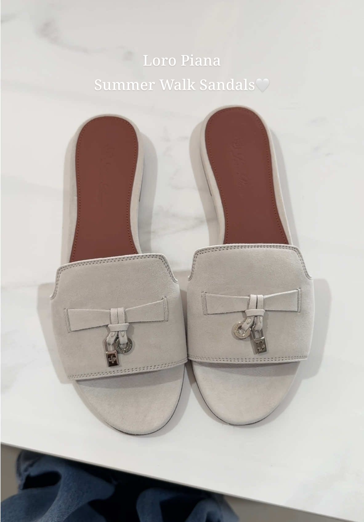 O B S E S S E D !!!!!!!! #loropiana #loropianasandals #loropianasummerwalks 